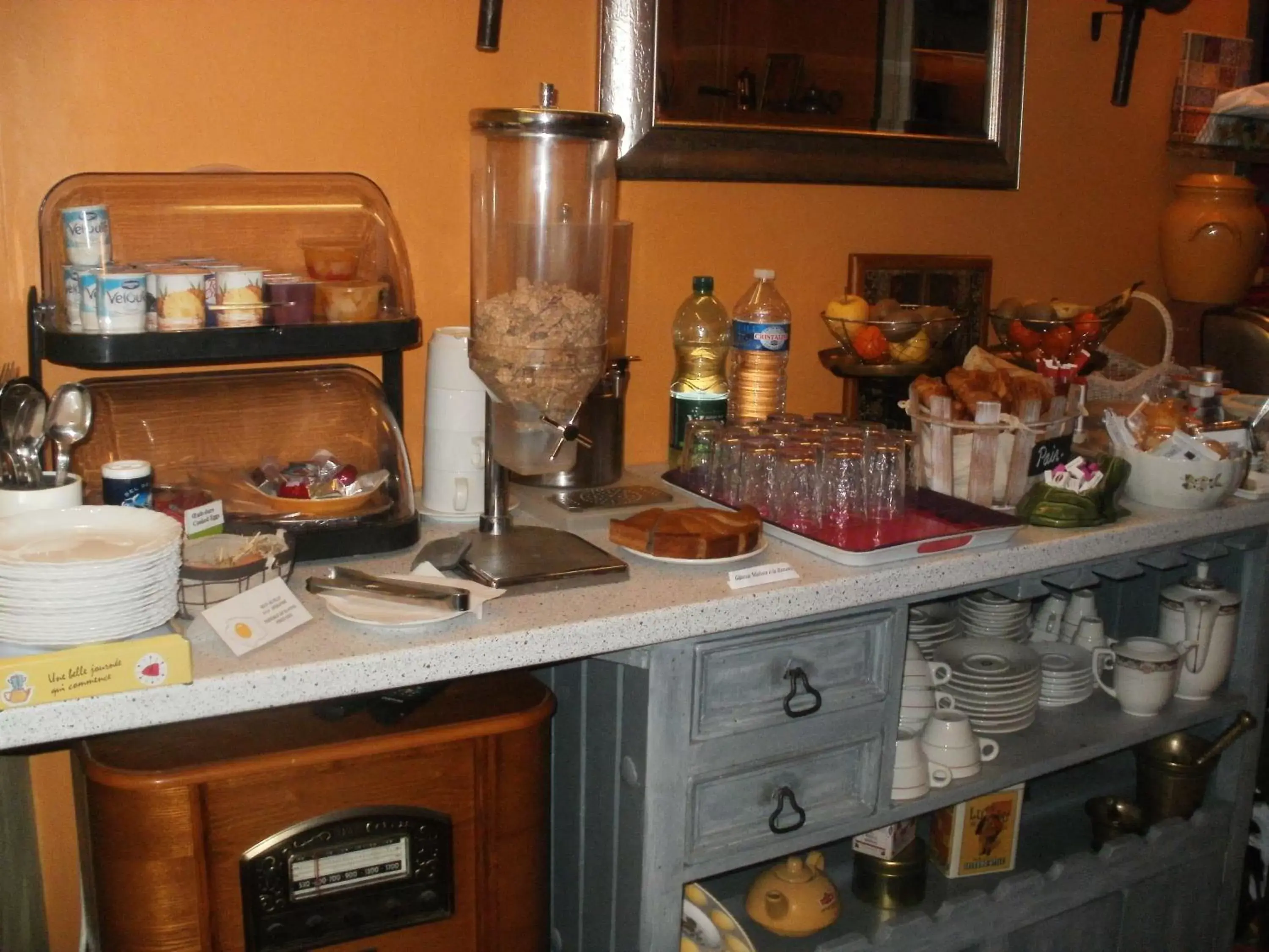 Kitchen or kitchenette, Kitchen/Kitchenette in Hôtel du Tricastin