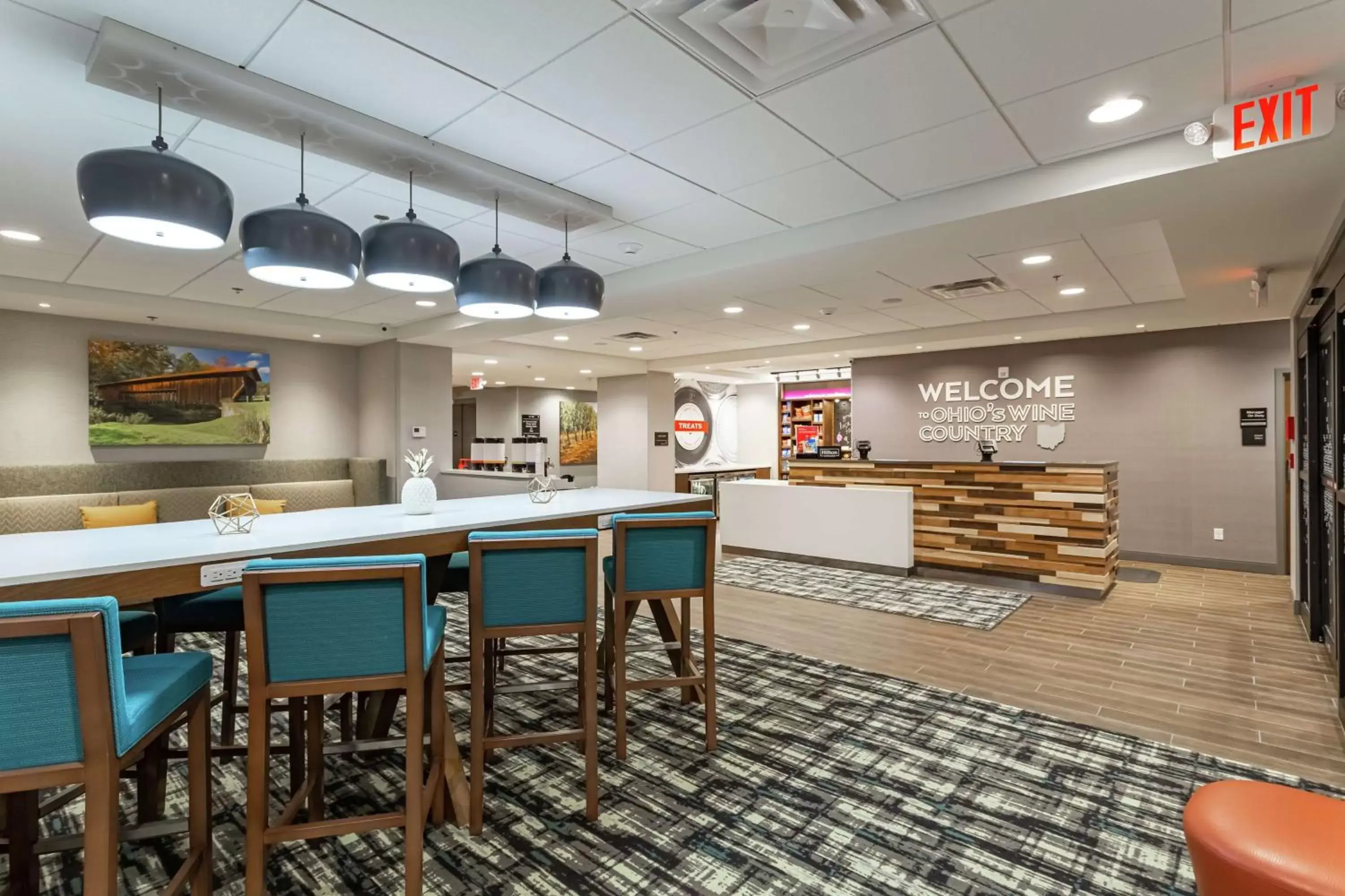 Lobby or reception, Lounge/Bar in Hampton Inn Madison, OH