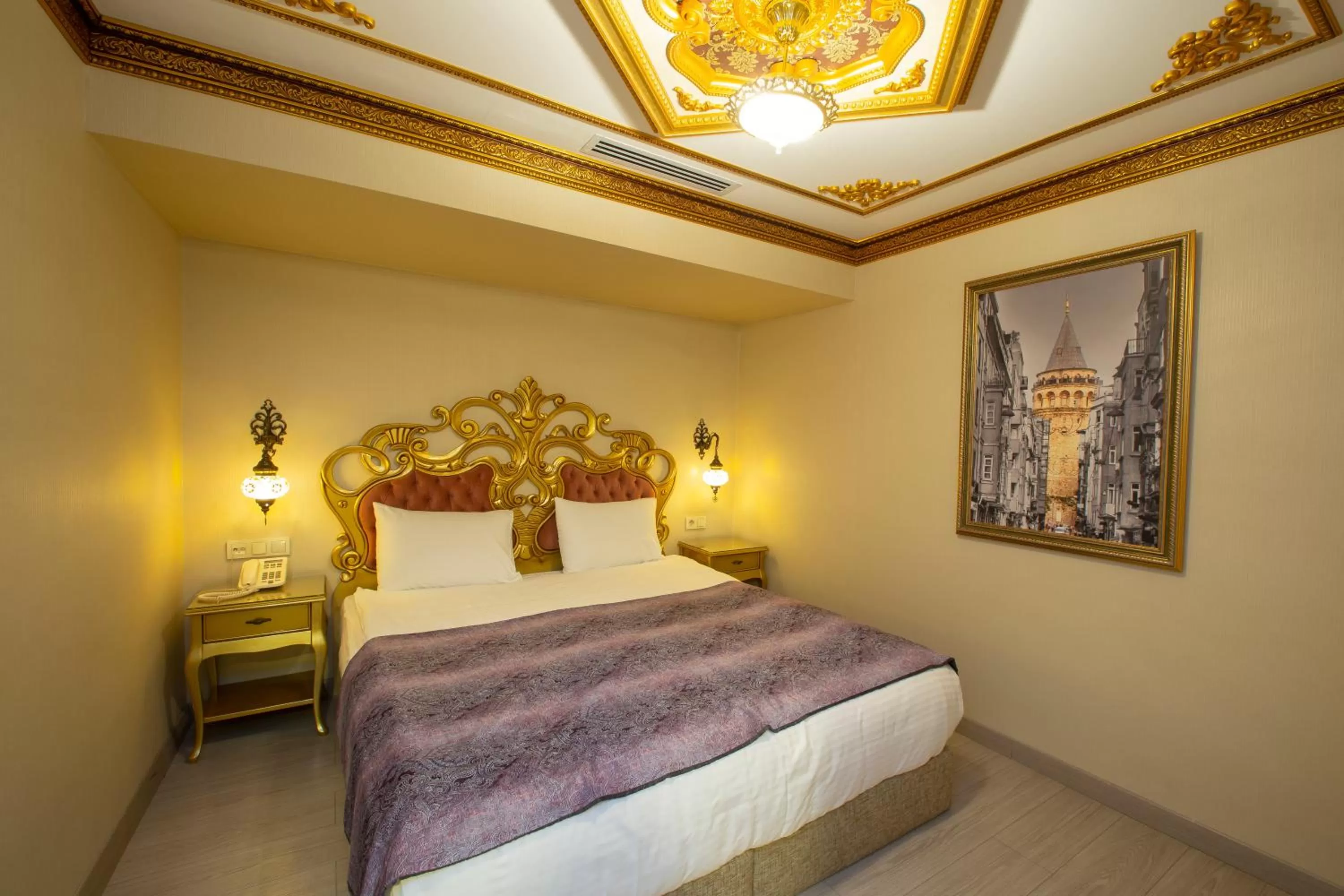 Bed in Empire Suite Hotel