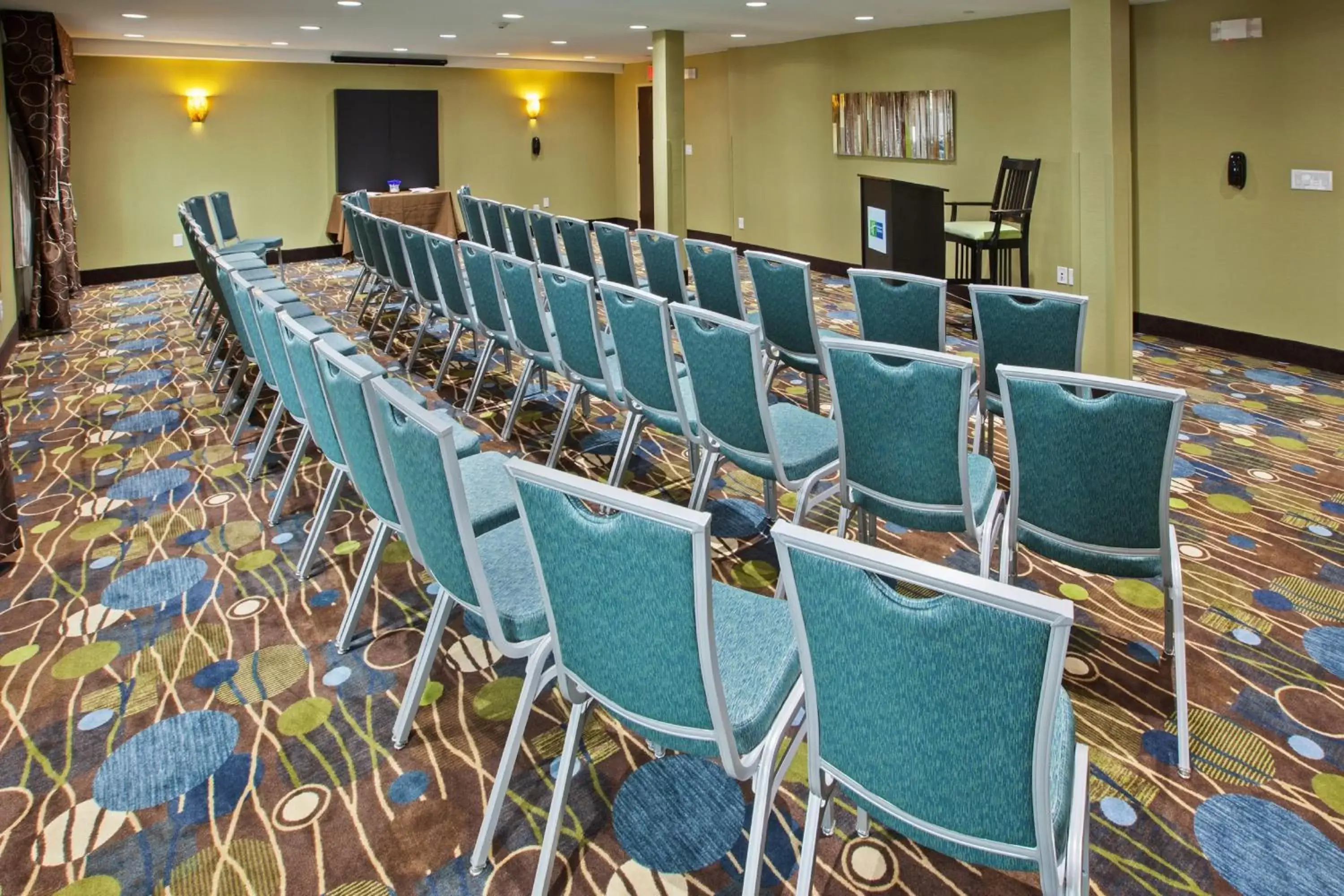 Meeting/conference room in Holiday Inn Express - Bowling Green, an IHG Hotel