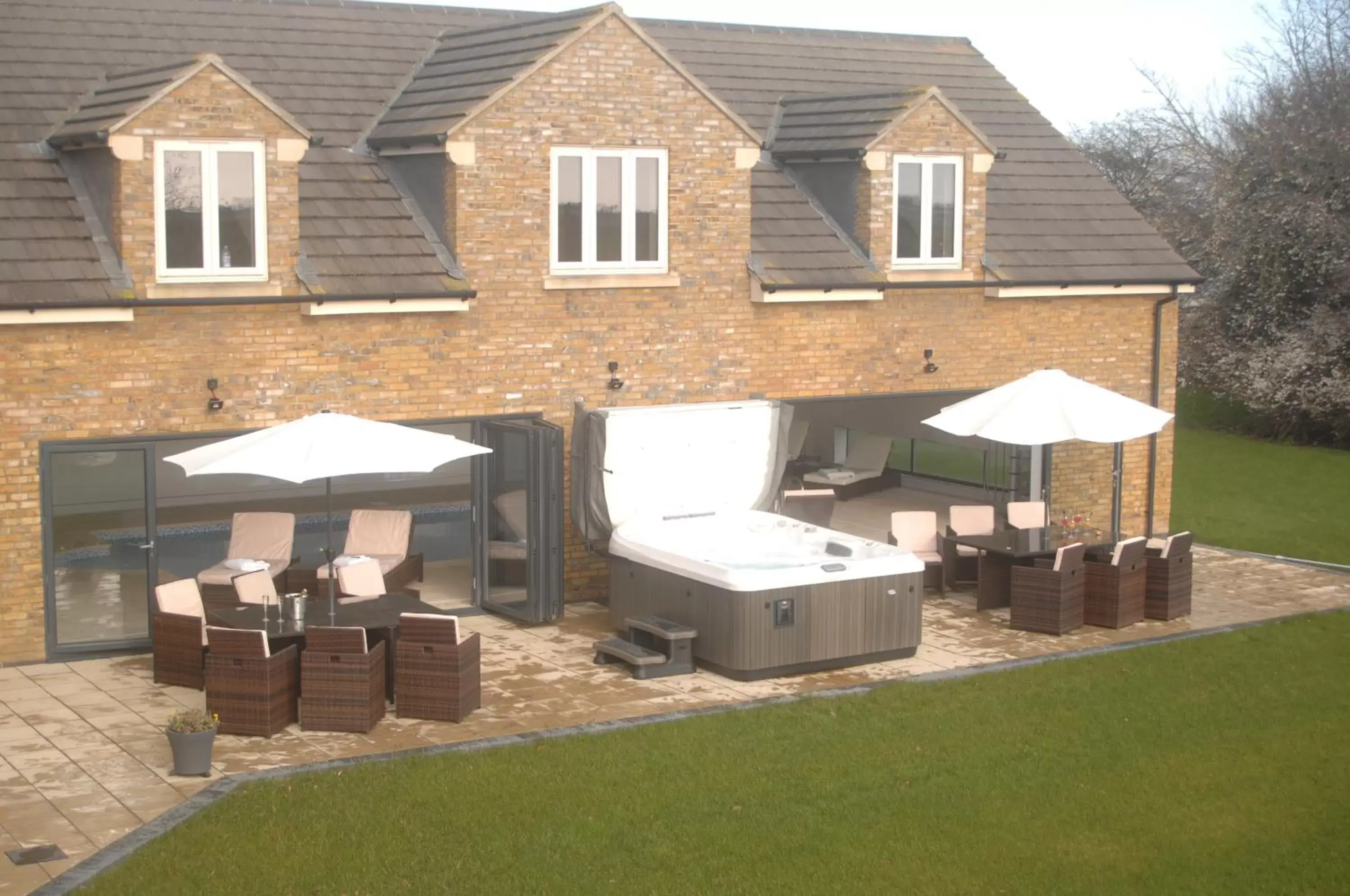 Hot Tub, Property Building in Woodhouse Farm Lodge