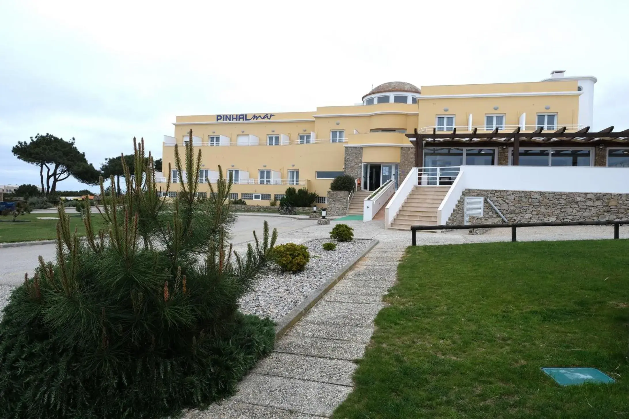 Facade/entrance, Property Building in Hotel Pinhalmar