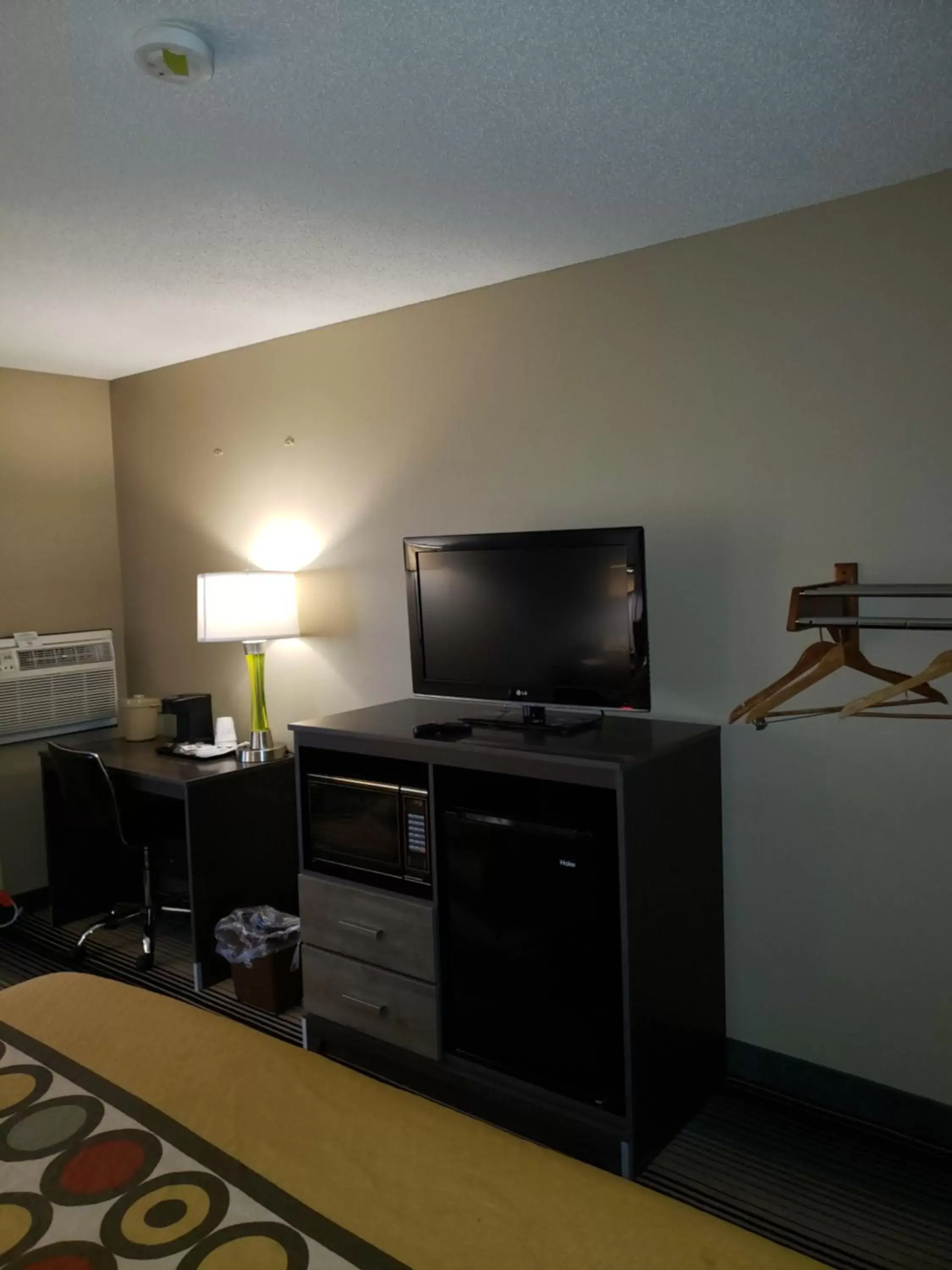 Photo of the whole room, TV/Entertainment Center in Super 8 by Wyndham Milwaukee Airport