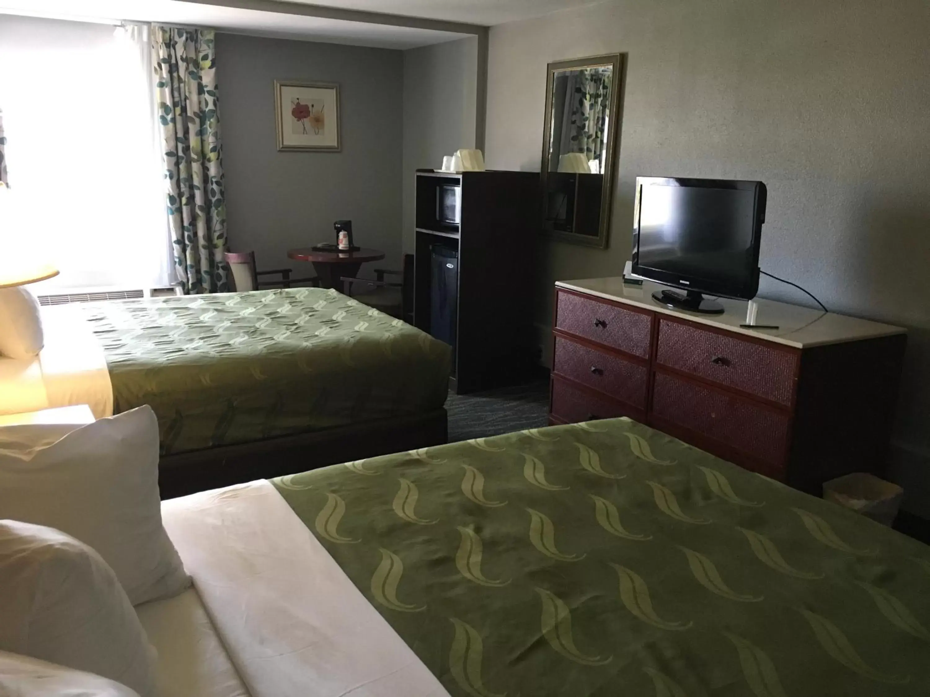 Photo of the whole room, Bed in Quality Inn & Suites Orlando / Winter Park