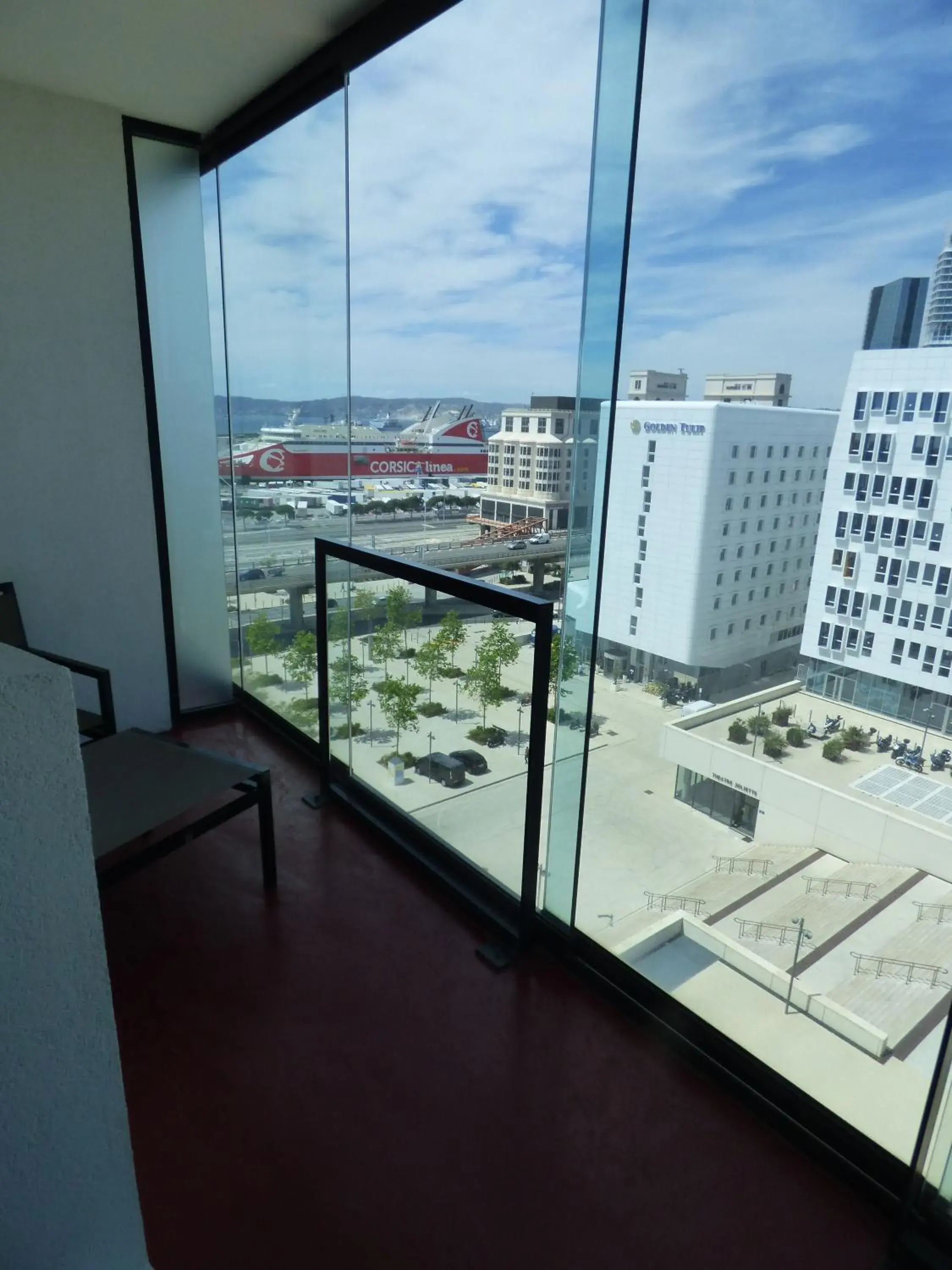 Balcony/Terrace in Novotel Suites Marseille Centre Euromed