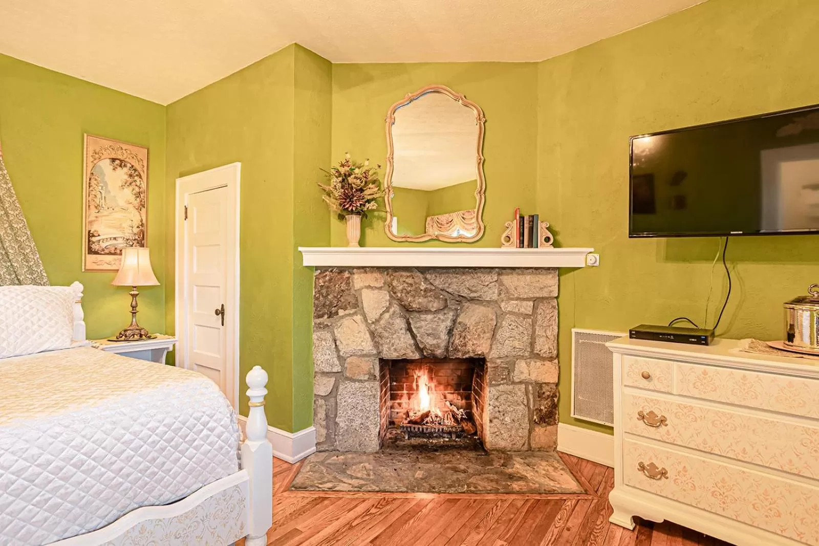 Bedroom, Bed in Echo Mountain Inn