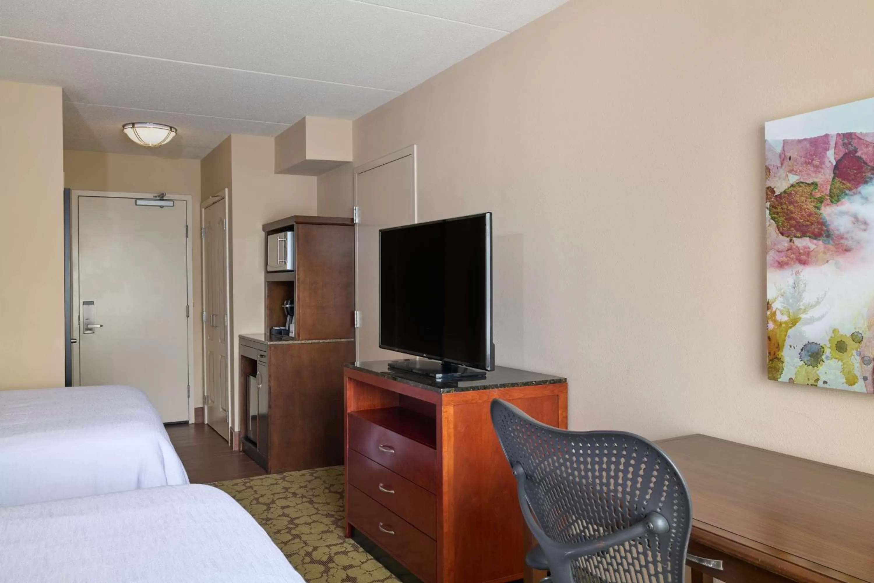Bedroom, Bed in Hilton Garden Inn Hershey