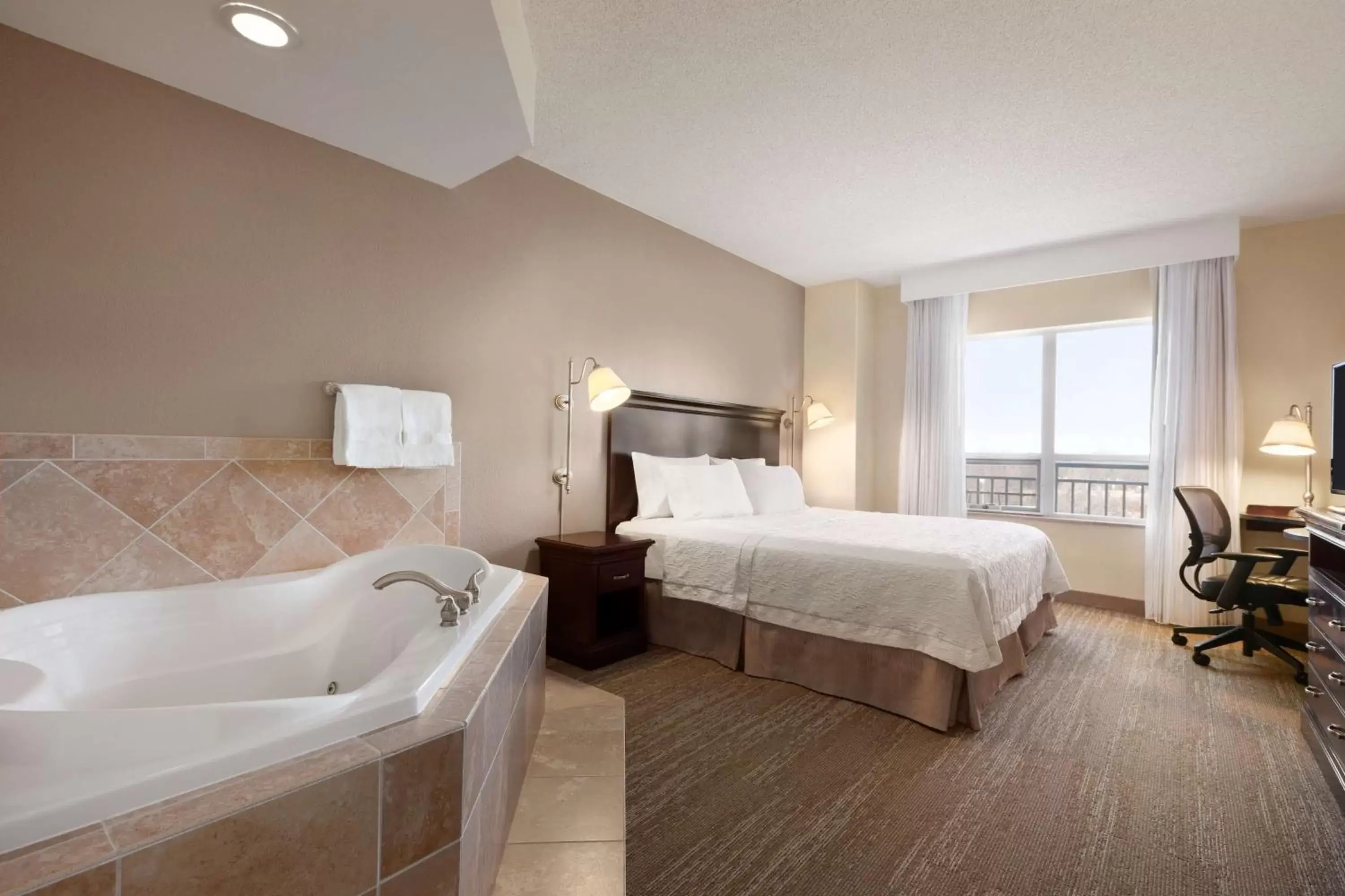 Bedroom in Hampton Inn & Suites Washington-Dulles International Airport