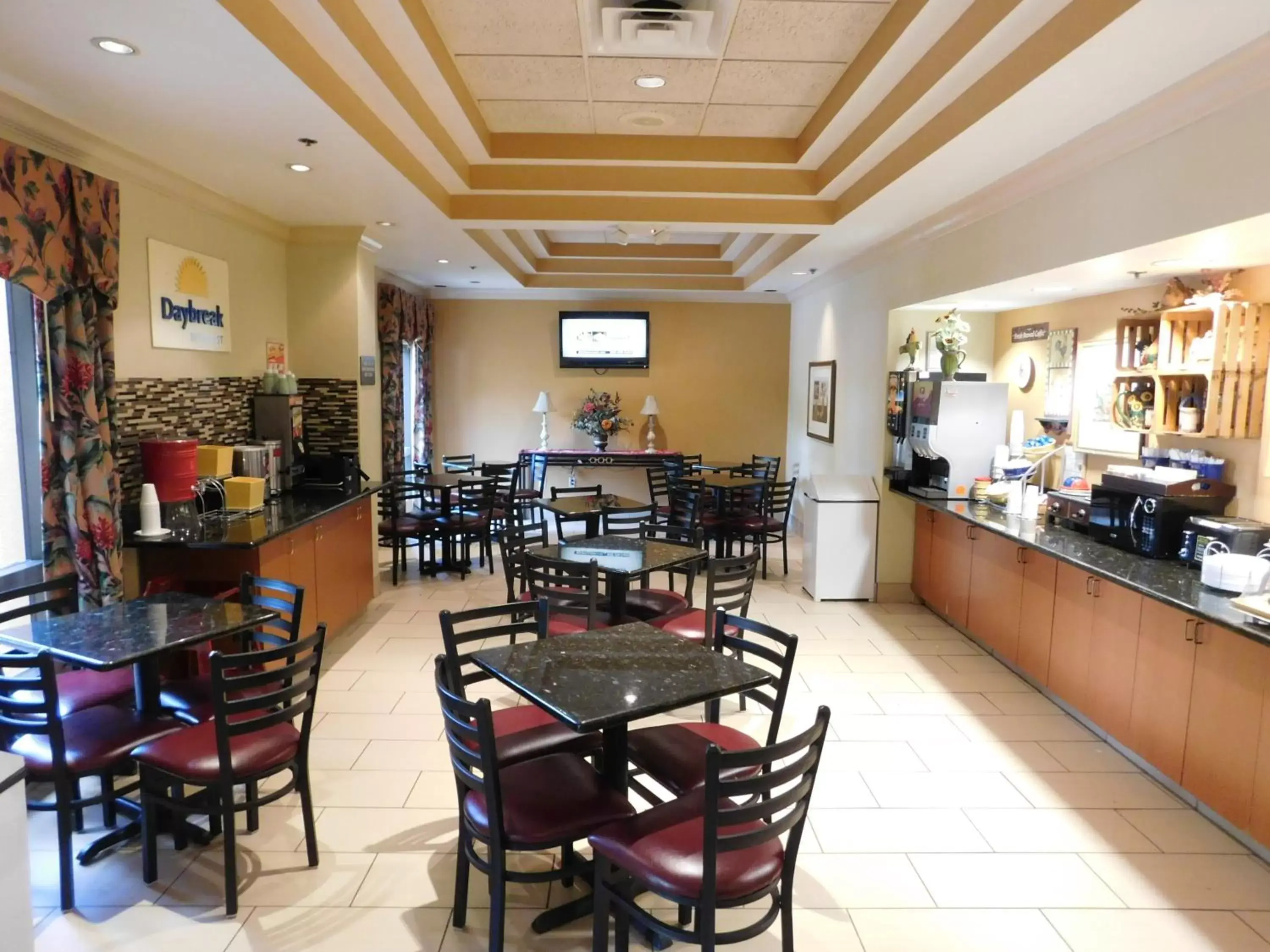 Continental breakfast, Restaurant/Places to Eat in Days Inn & Suites by Wyndham Cedar Rapids