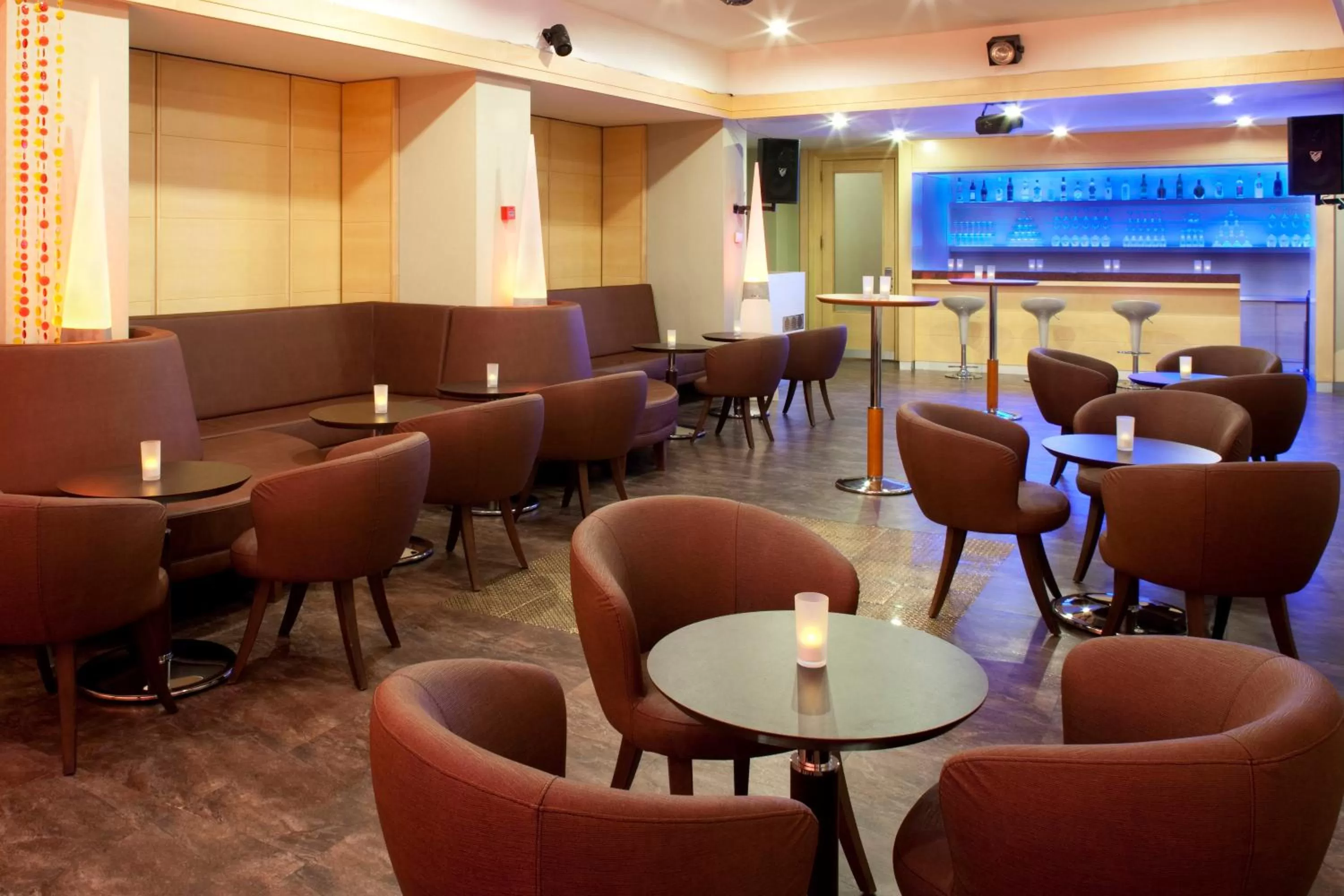 Lounge or bar in Holiday Inn Istanbul City by IHG