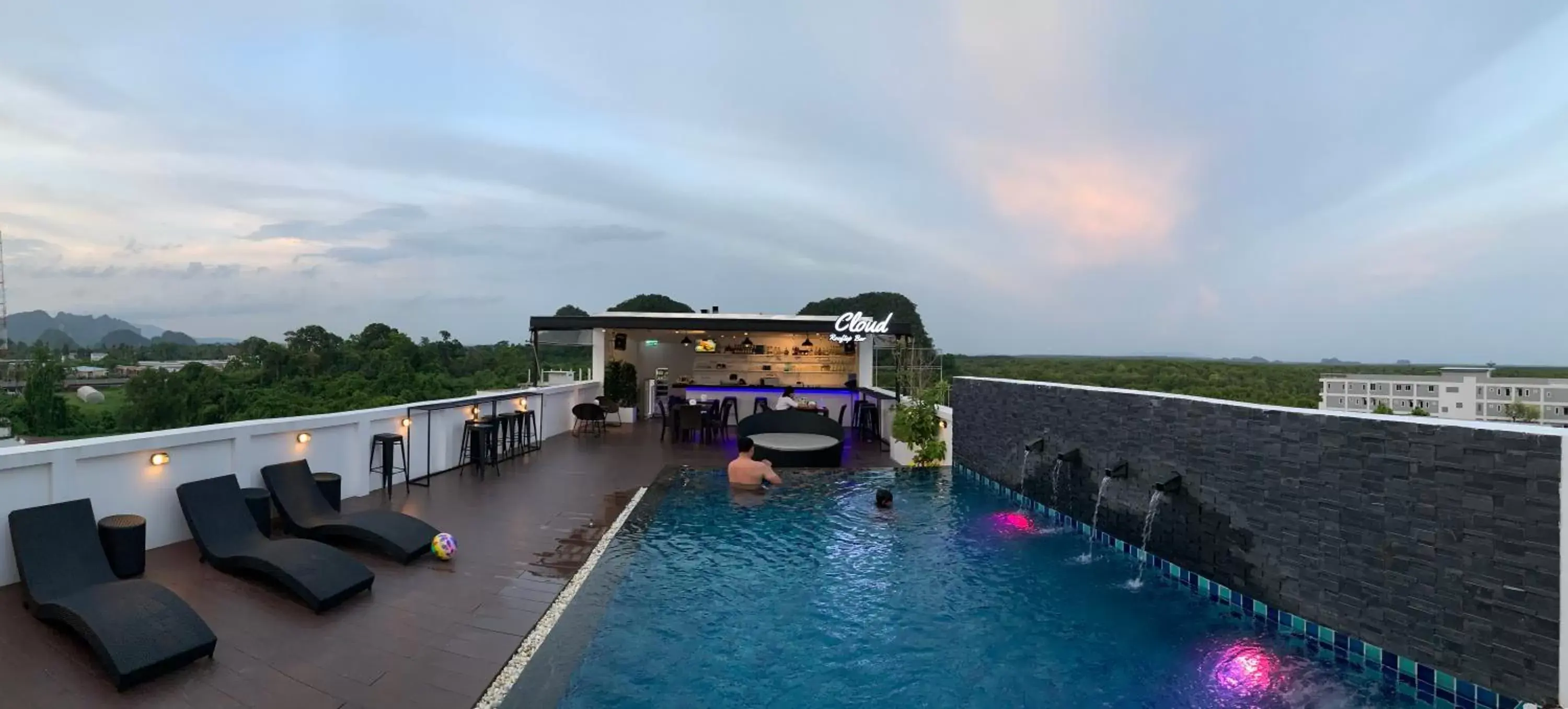 Pool view, Swimming Pool in The Seens Hotel