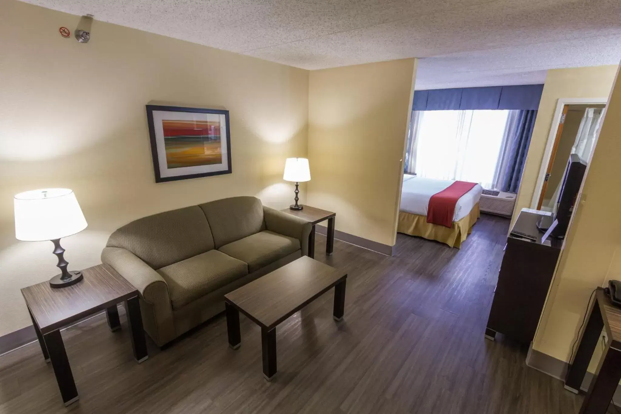 Photo of the whole room, Seating Area in Holiday Inn Express Hotel & Suites Austin Airport, an IHG Hotel