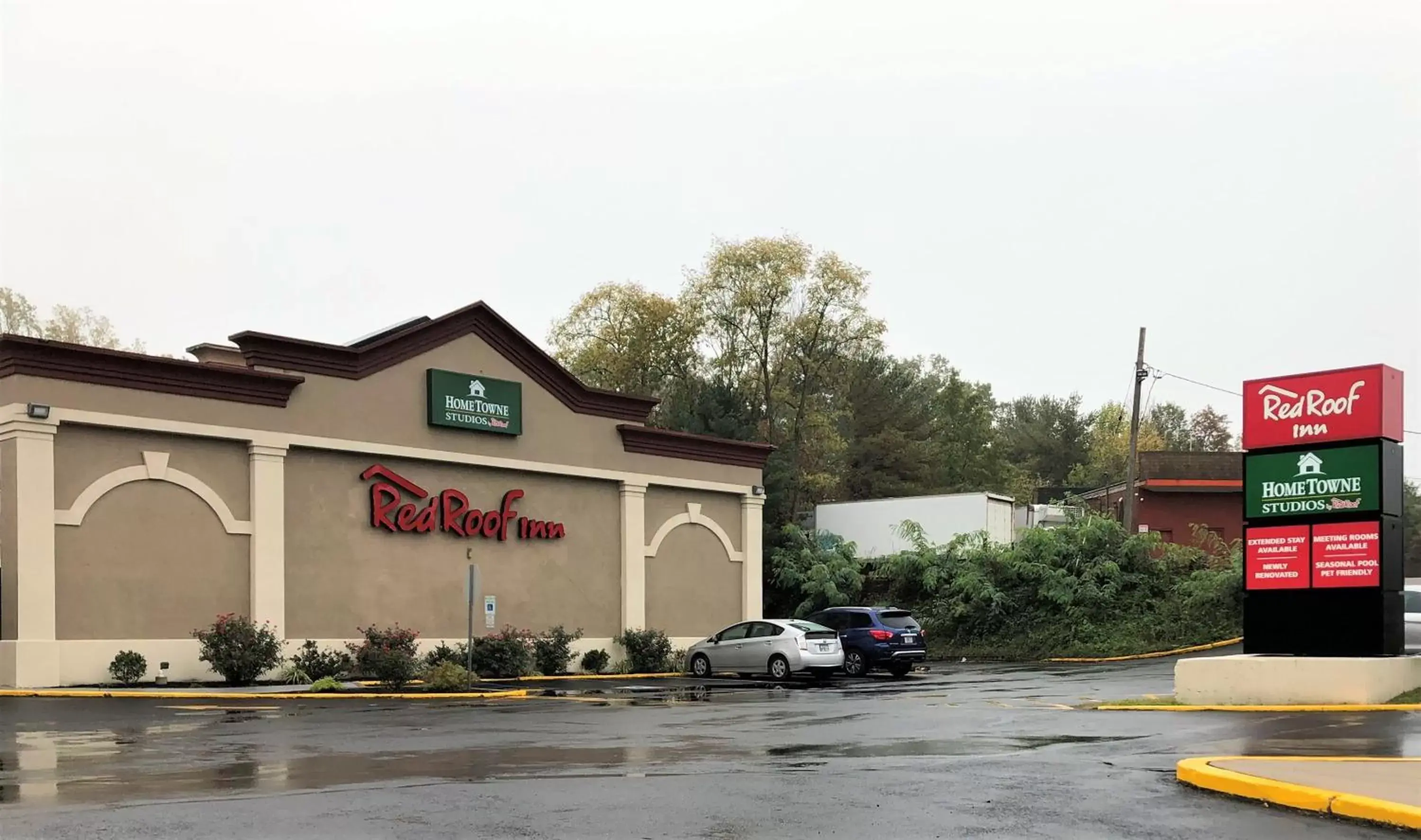 Property building in HomeTowne Studios by Red Roof Bordentown - McGuire AFB Property building in HomeTowne Studios by Red Roof Bordentown - McGuire AFB