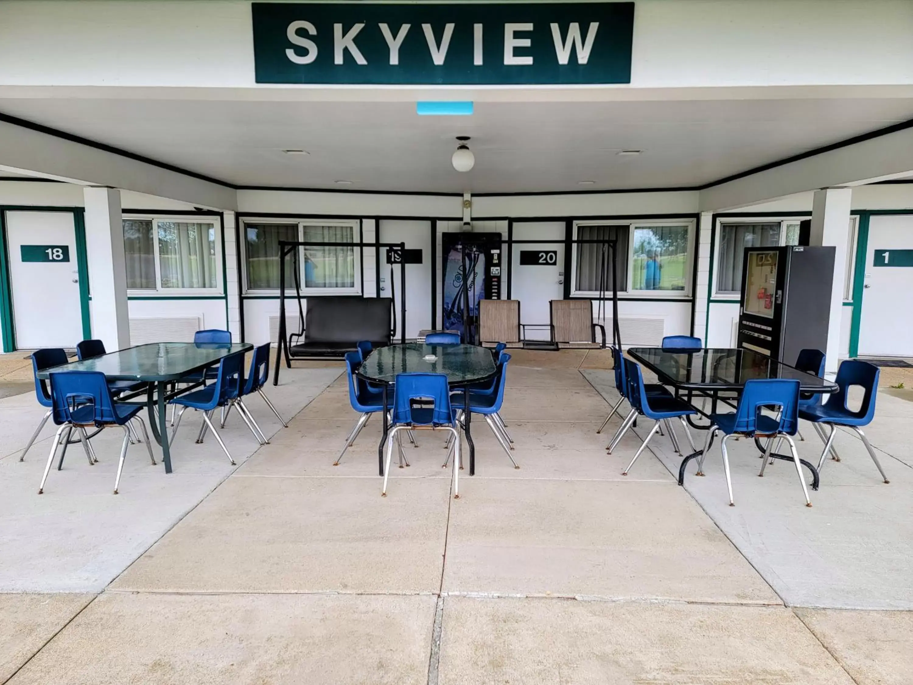 Seating area in Skyview Motel - Prairie du Sac