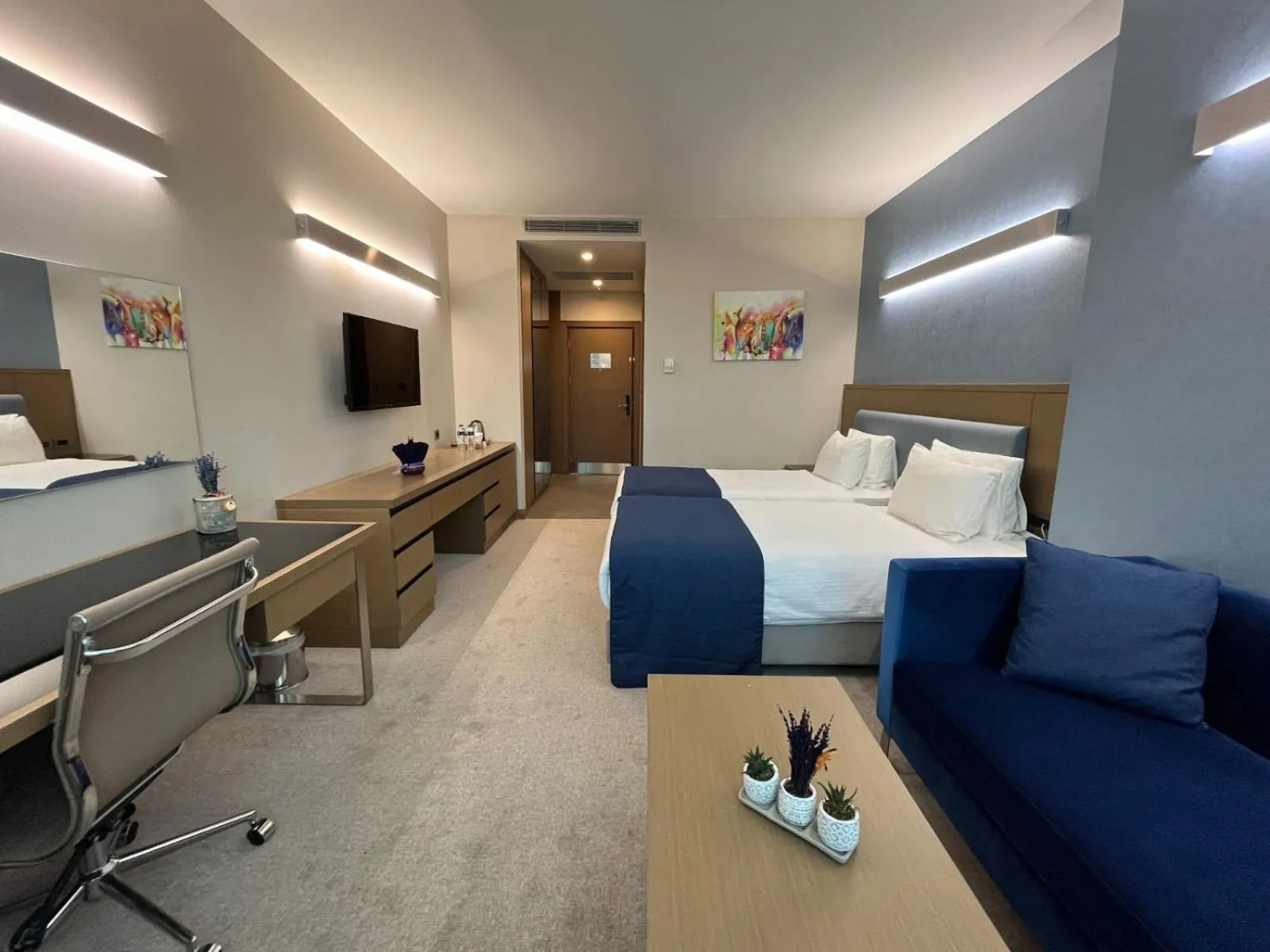 Photo of the whole room, Bed in La Quinta by Wyndham Istanbul Gunesli