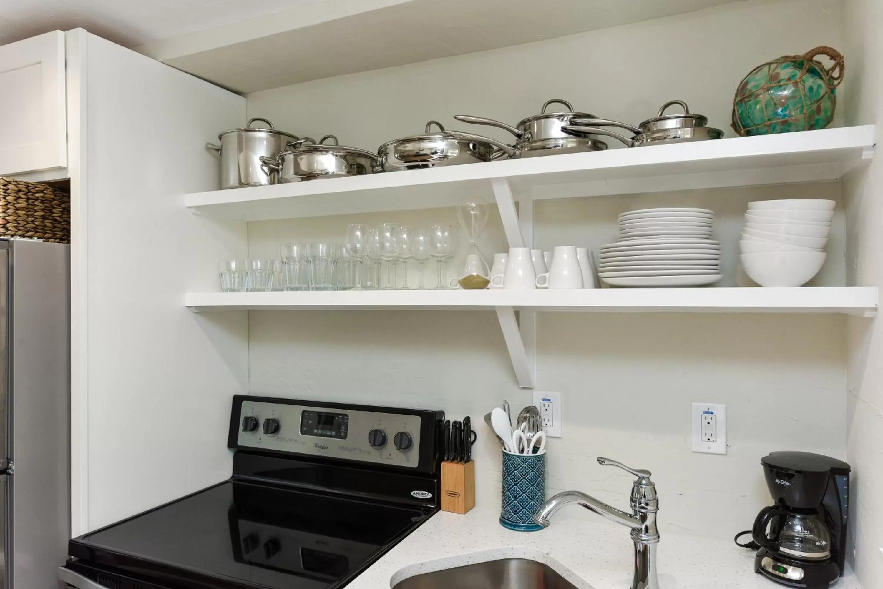 Kitchen/Kitchenette in Tropical Breeze Resort