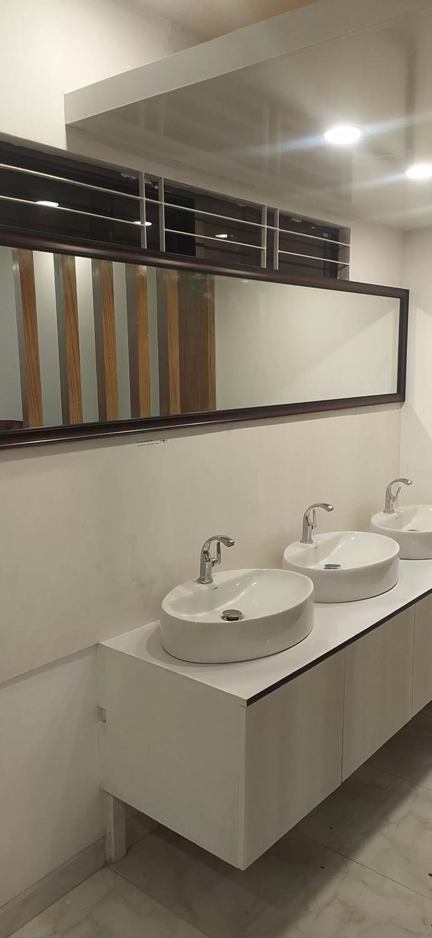 Restaurant/places to eat, Bathroom in Center Point Apartment