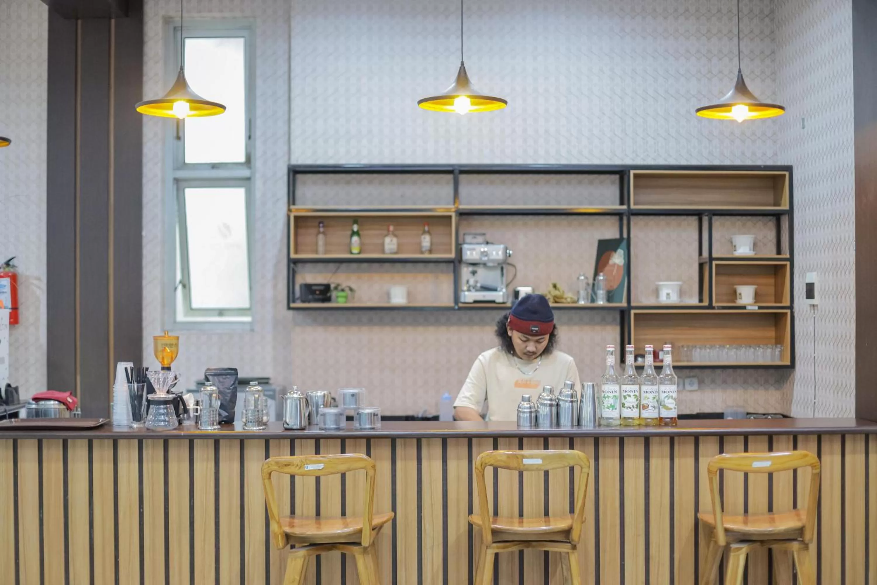 Lounge or bar in RedDoorz Syariah @ Klojen Malang