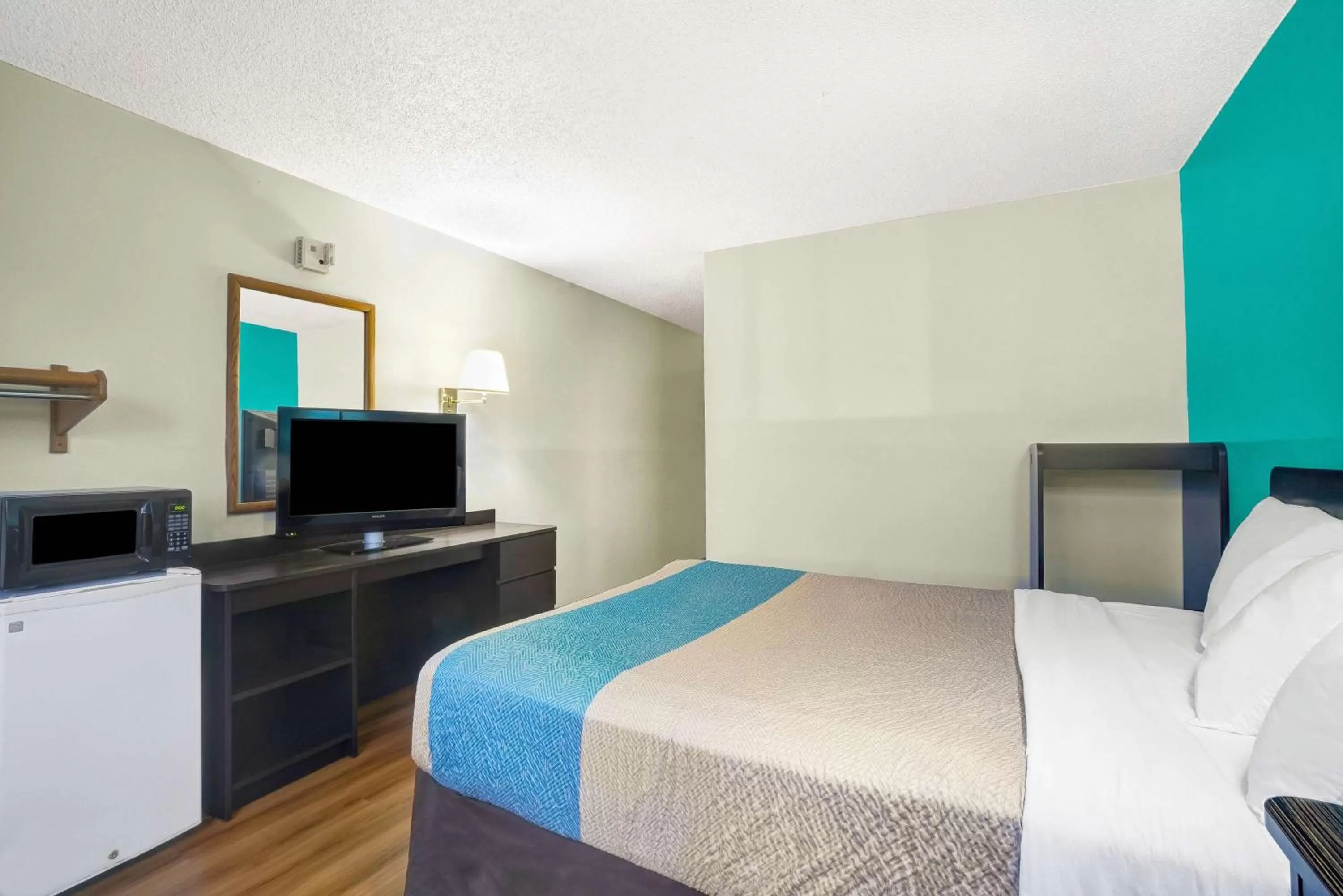 Photo of the whole room, Bed in Motel 6-Montoursville, PA - Williamsport