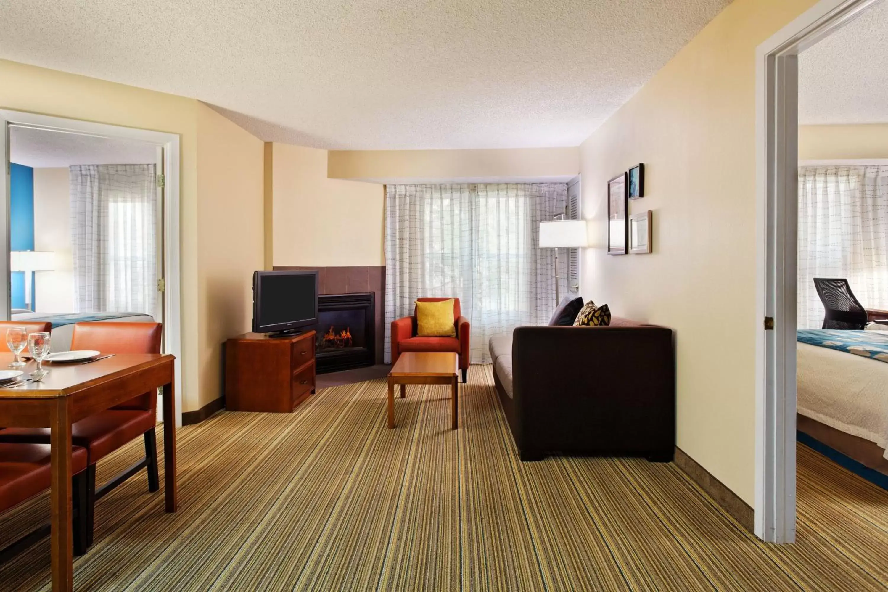 Bedroom, TV/Entertainment Center in Residence Inn Houston Sugar Land/Stafford