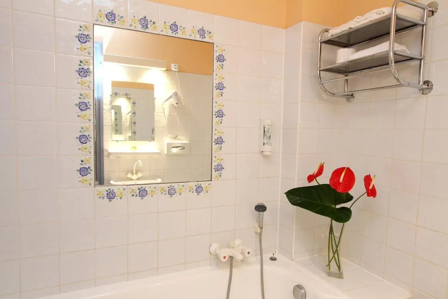 Bathroom in Logis Hotel le Prieur