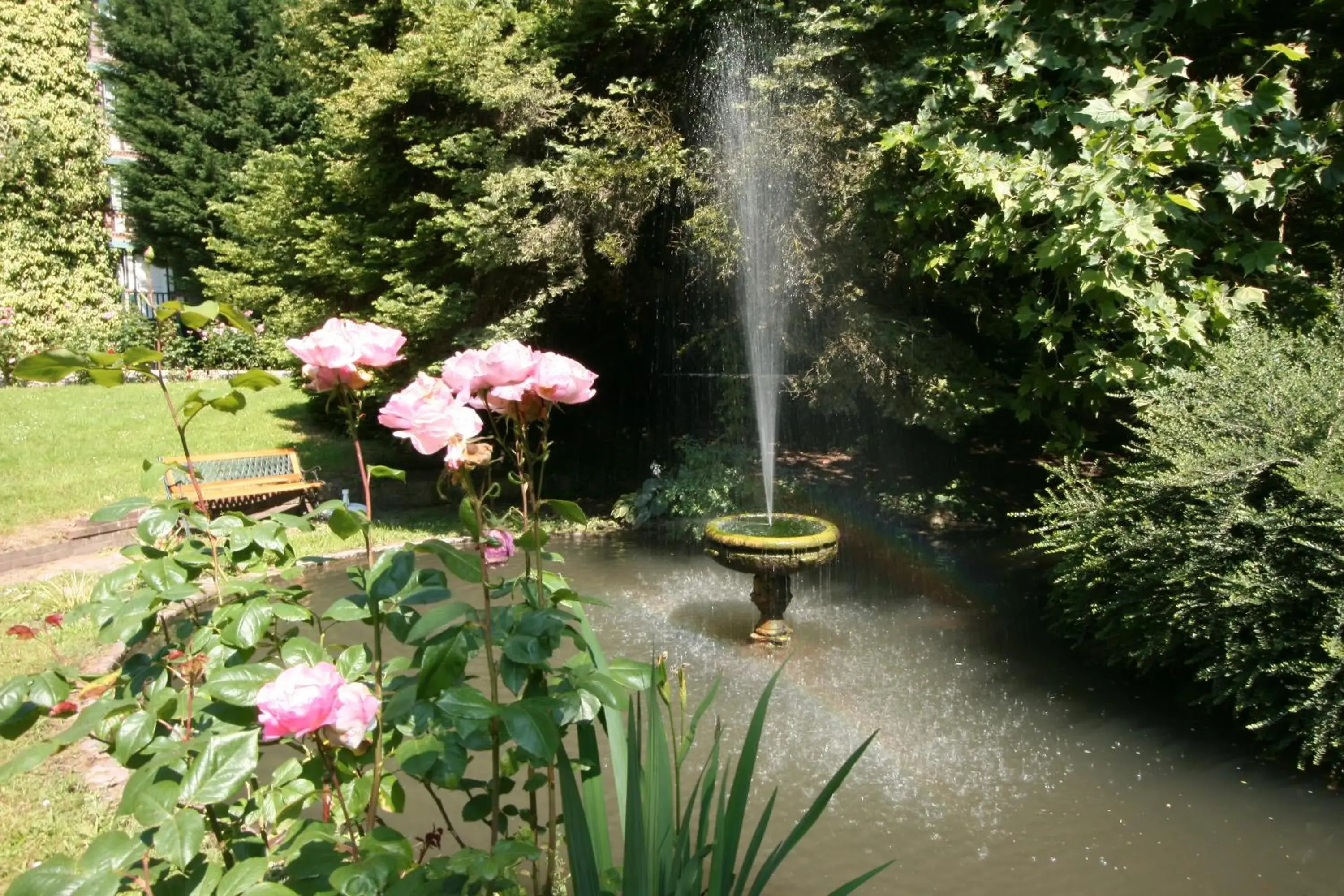 Garden in Hotel Belle Isle Sur Risle