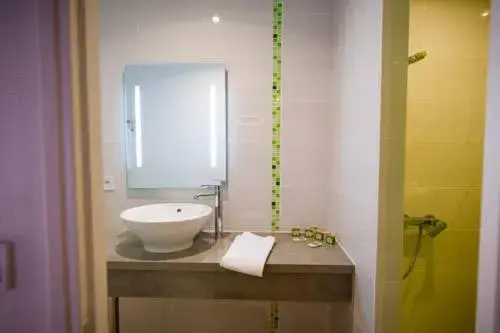 Bathroom in Hotel Les Trois Lys