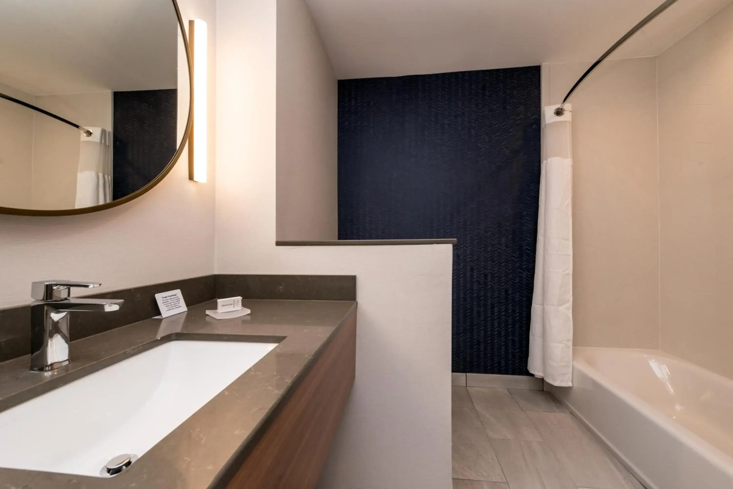 Bathroom in Fairfield Inn & Suites by Marriott Fort Worth Southwest at Cityview