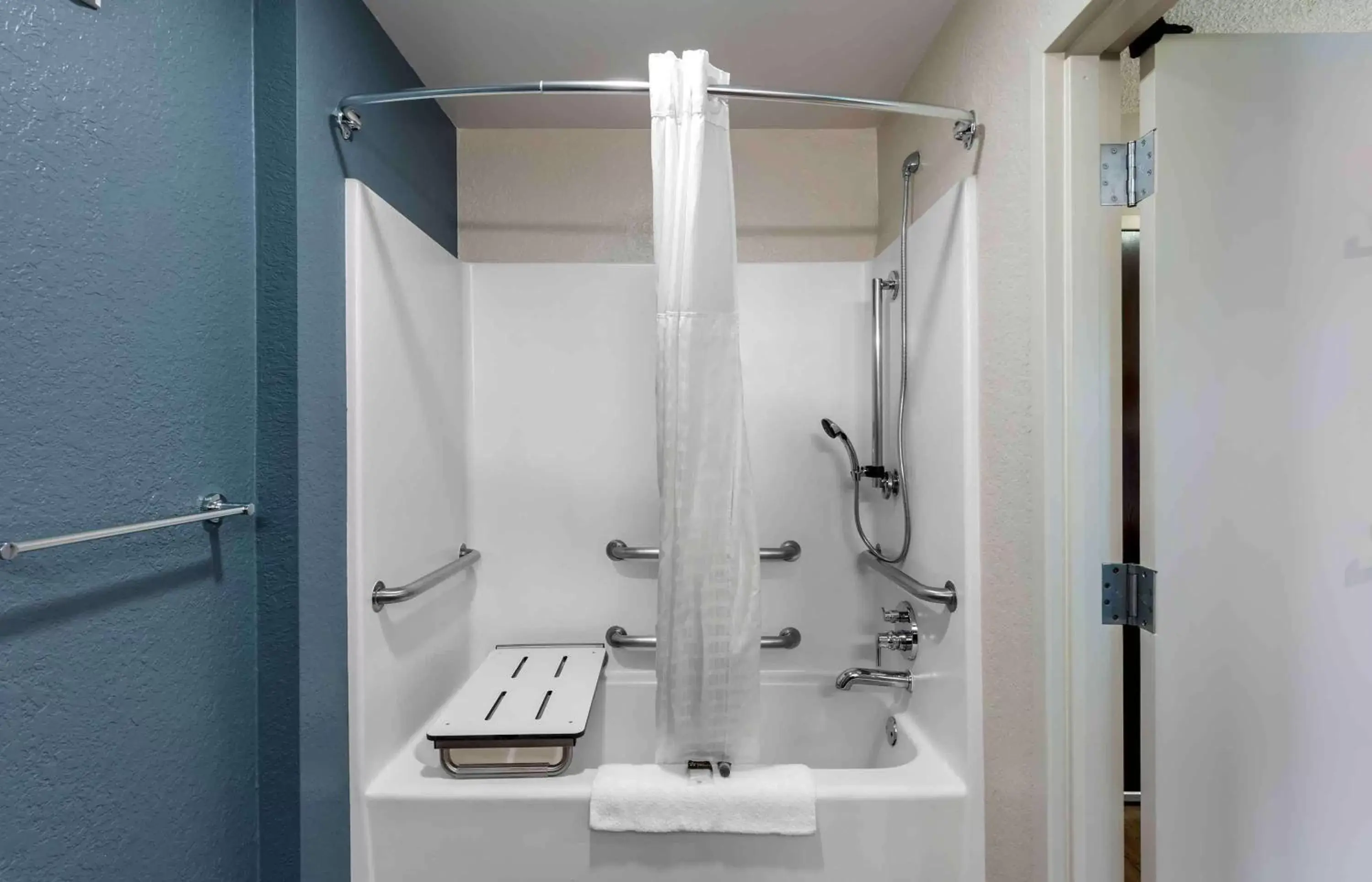 Bathroom in Extended Stay America Suites - Dallas - Coit Road