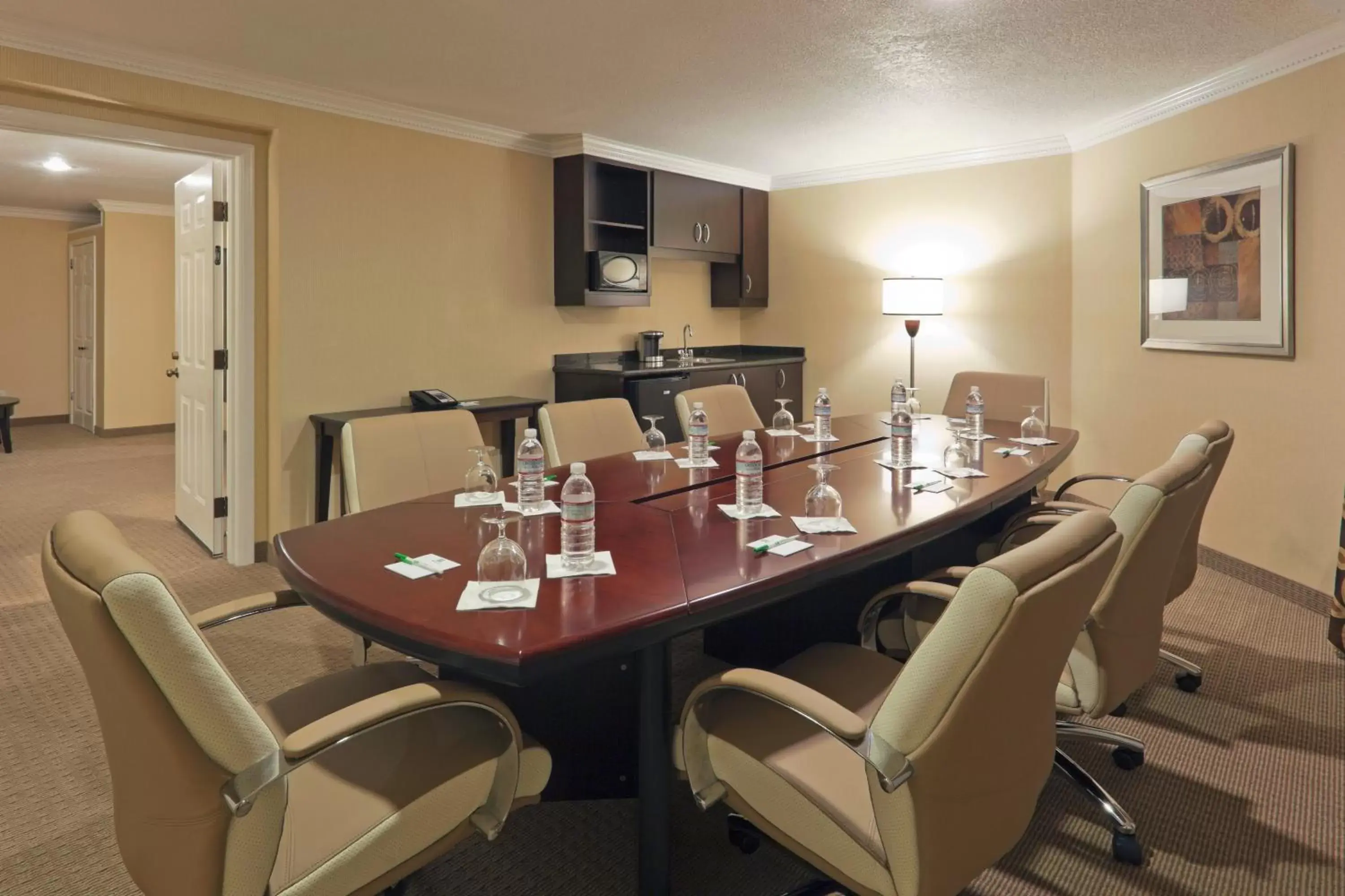 Meeting/conference room in Holiday Inn & Suites San Mateo - SFO, an IHG Hotel
