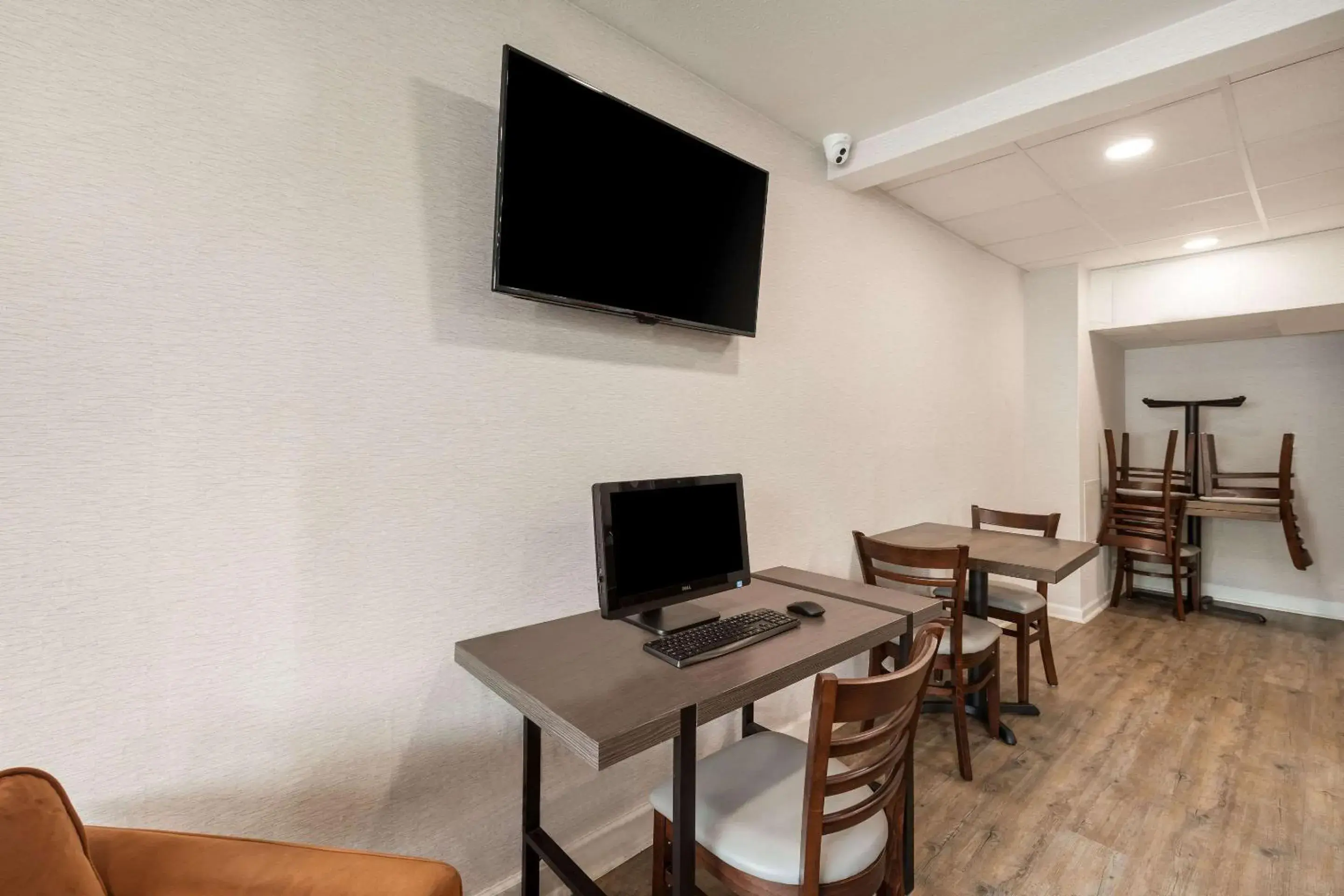 Business facilities, TV/Entertainment Center in Quality Inn