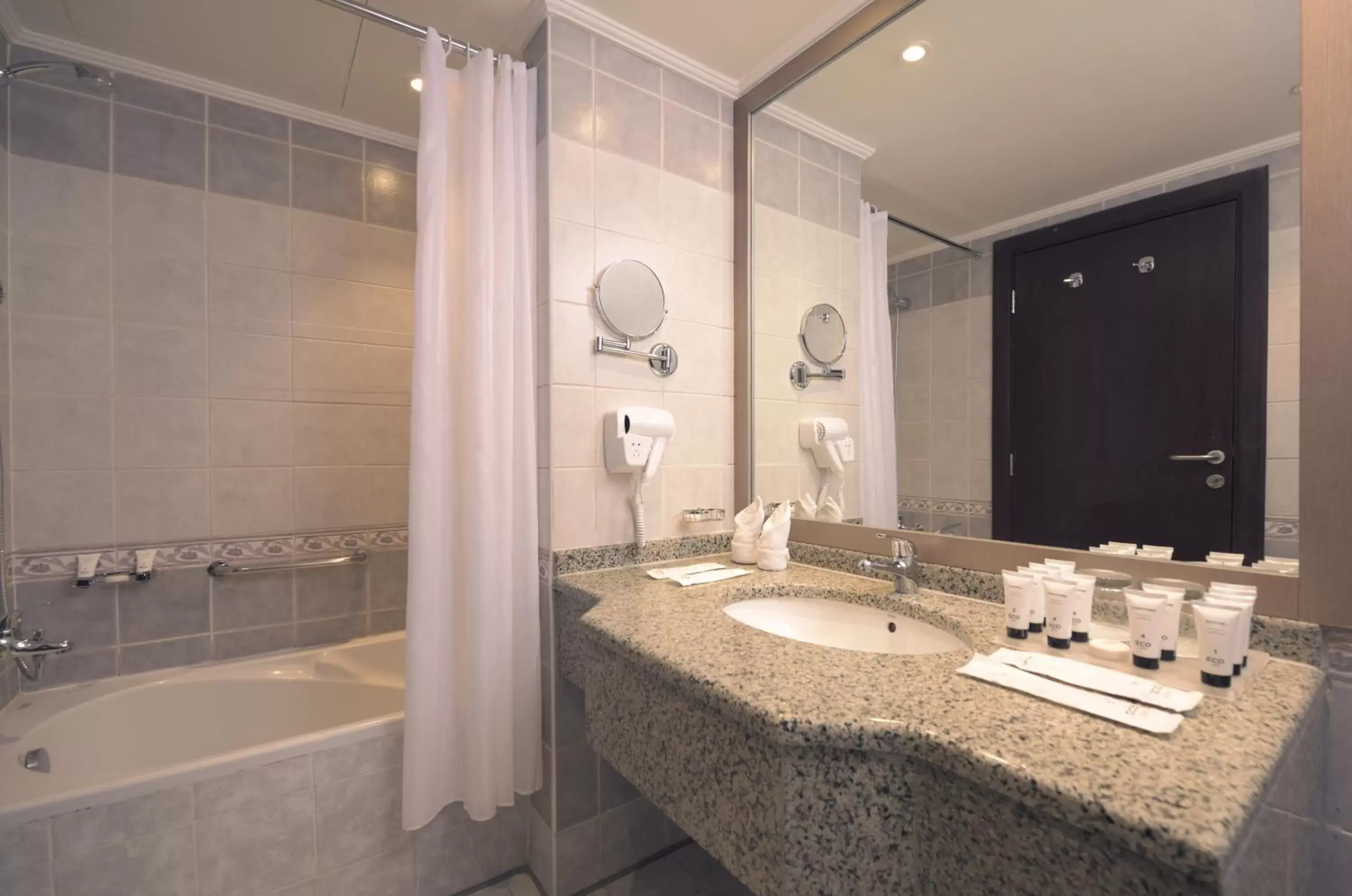 Shower, Bathroom in Saja Al Madinah