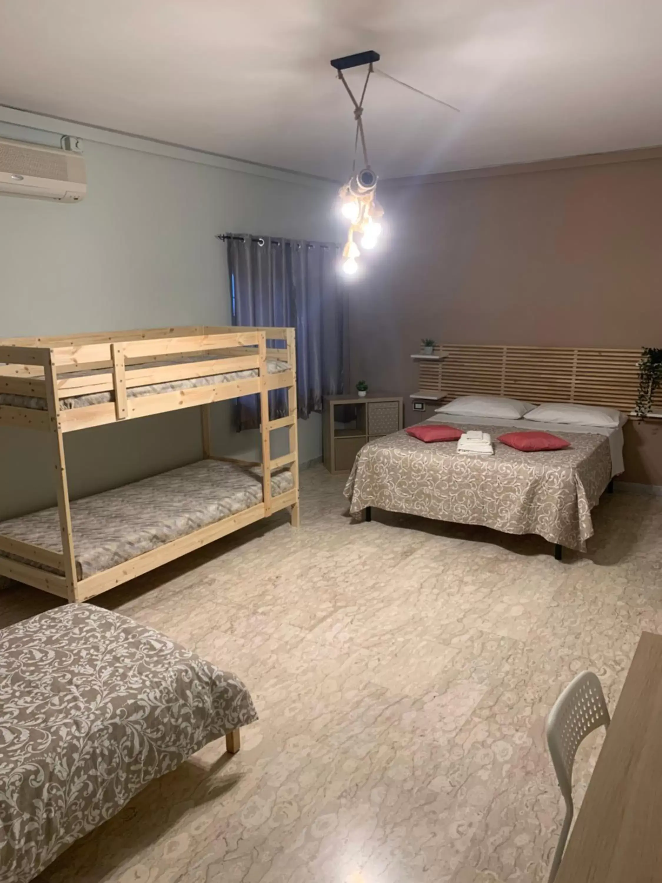 Bed in Neapolis center2