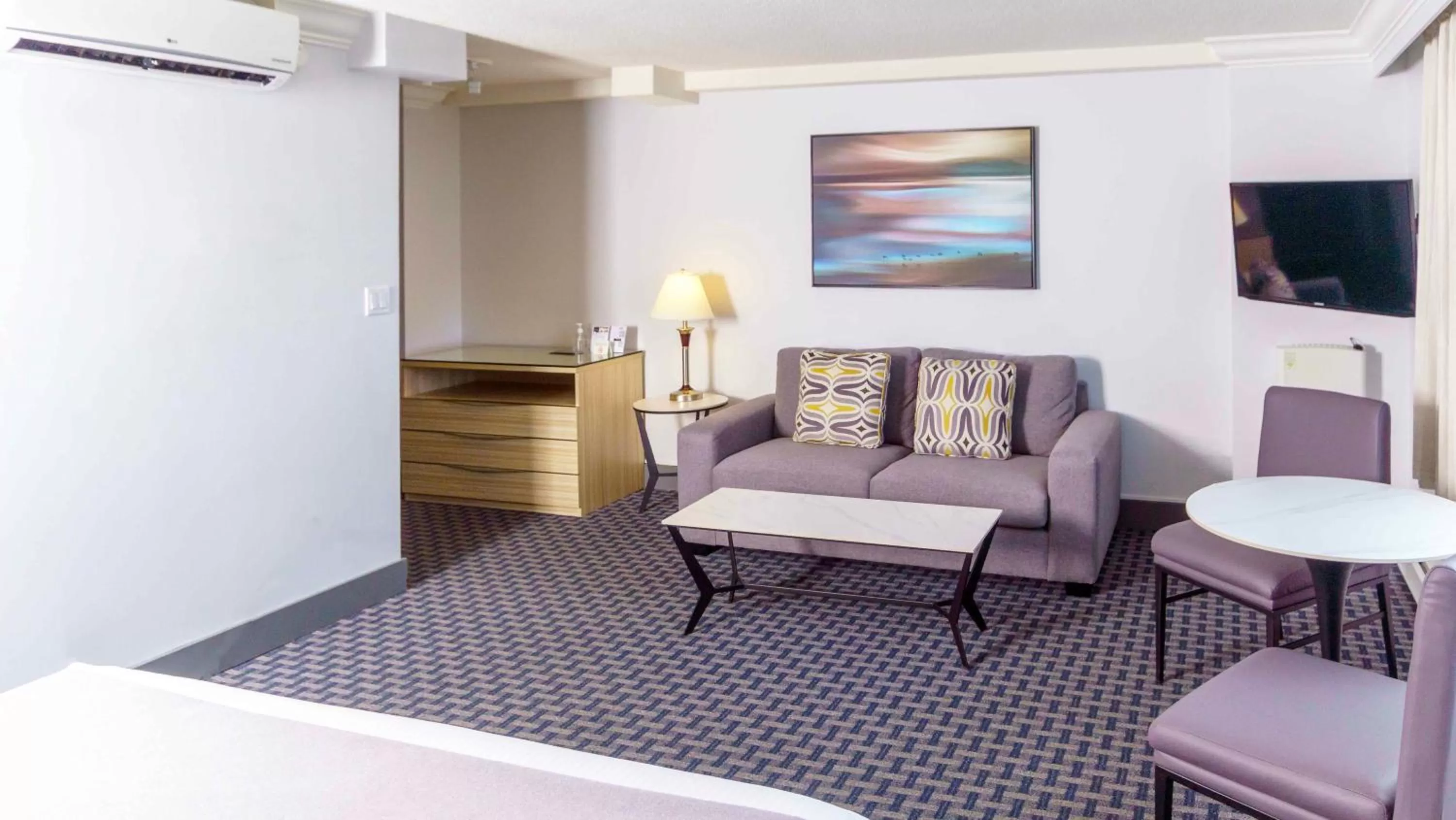 TV and multimedia in Century Plaza Hotel