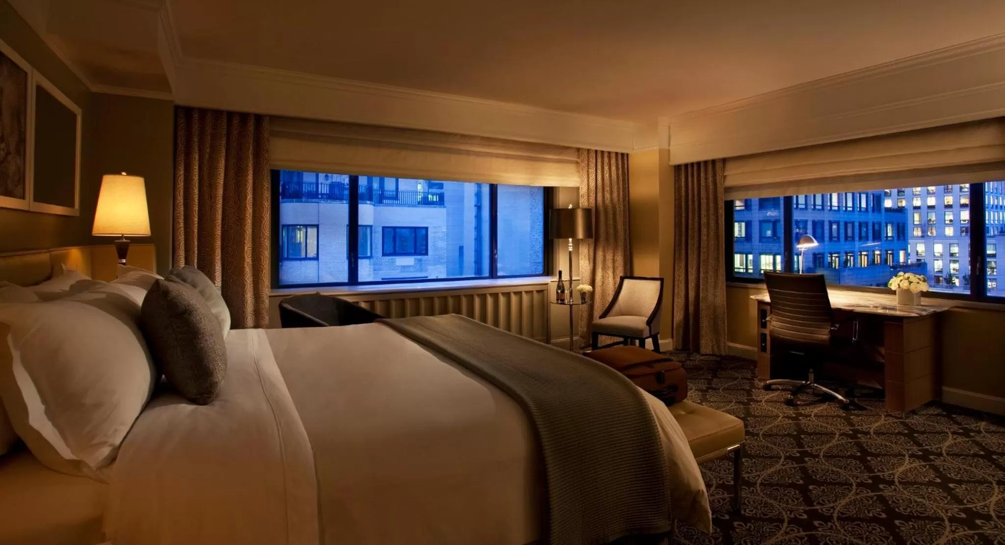 Photo of the whole room, Bed in Loews Regency New York Hotel