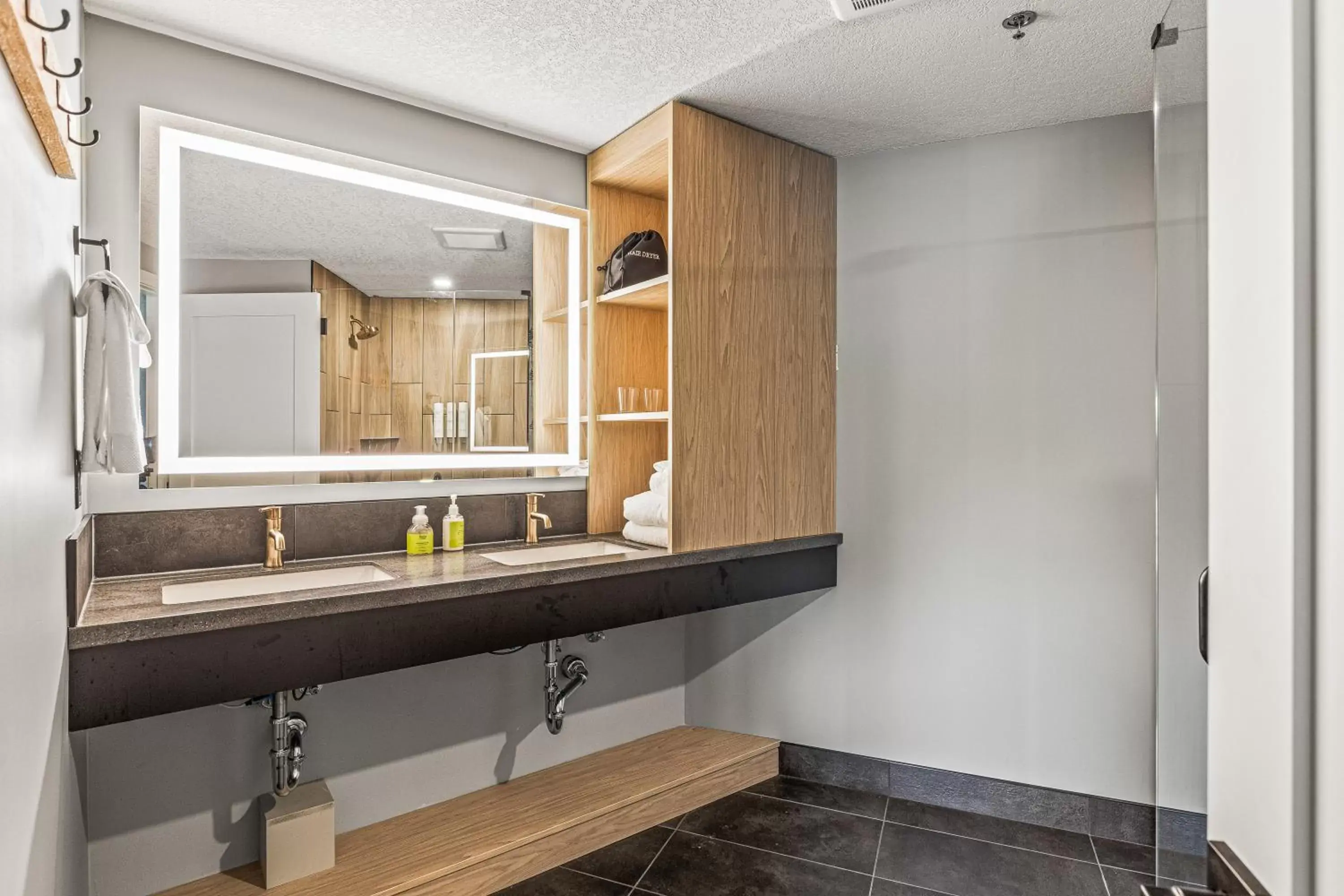 Bathroom in MTN House By Basecamp