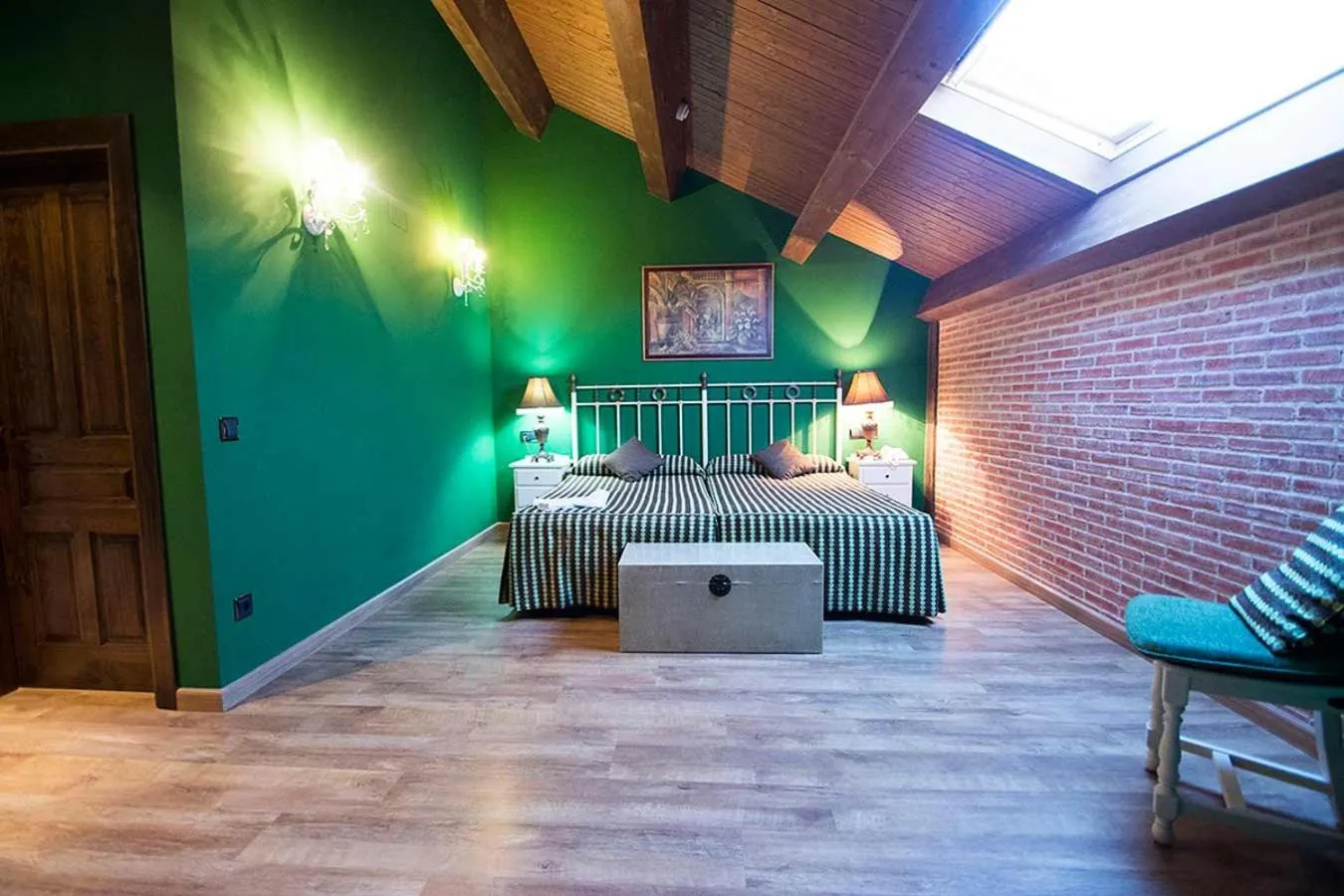 Shower, Bed in Posada Doña Urraca