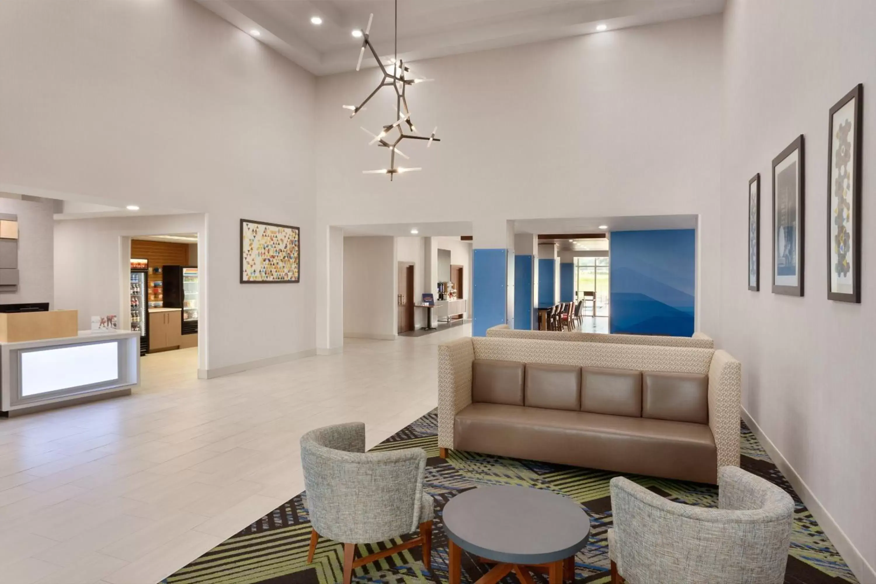 Lobby or reception, Seating Area in Holiday Inn Express & Suites Searcy, an IHG Hotel