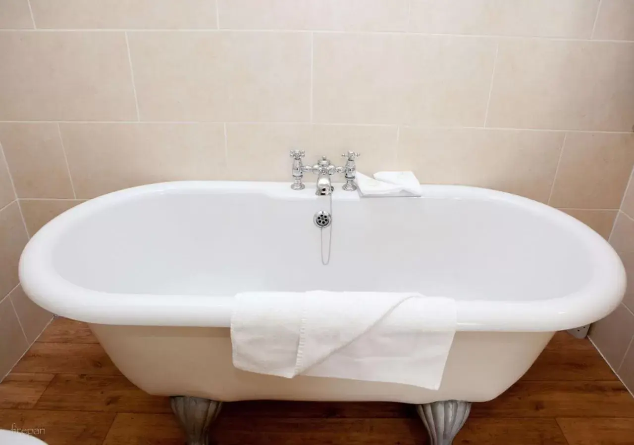 Bathroom in Headfort Arms Hotel