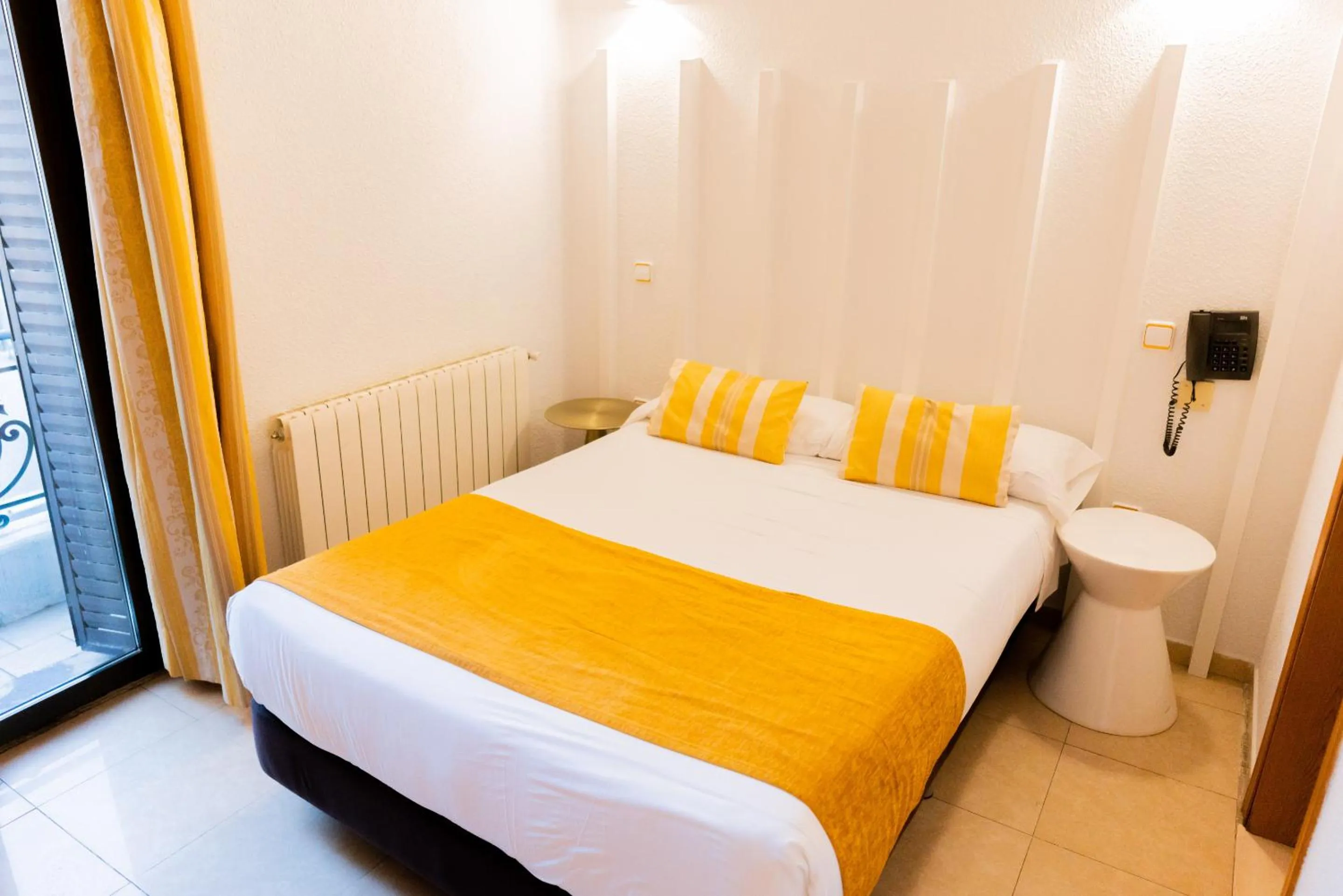 Bedroom, Bed in Hostal Josefina-Gran Vía