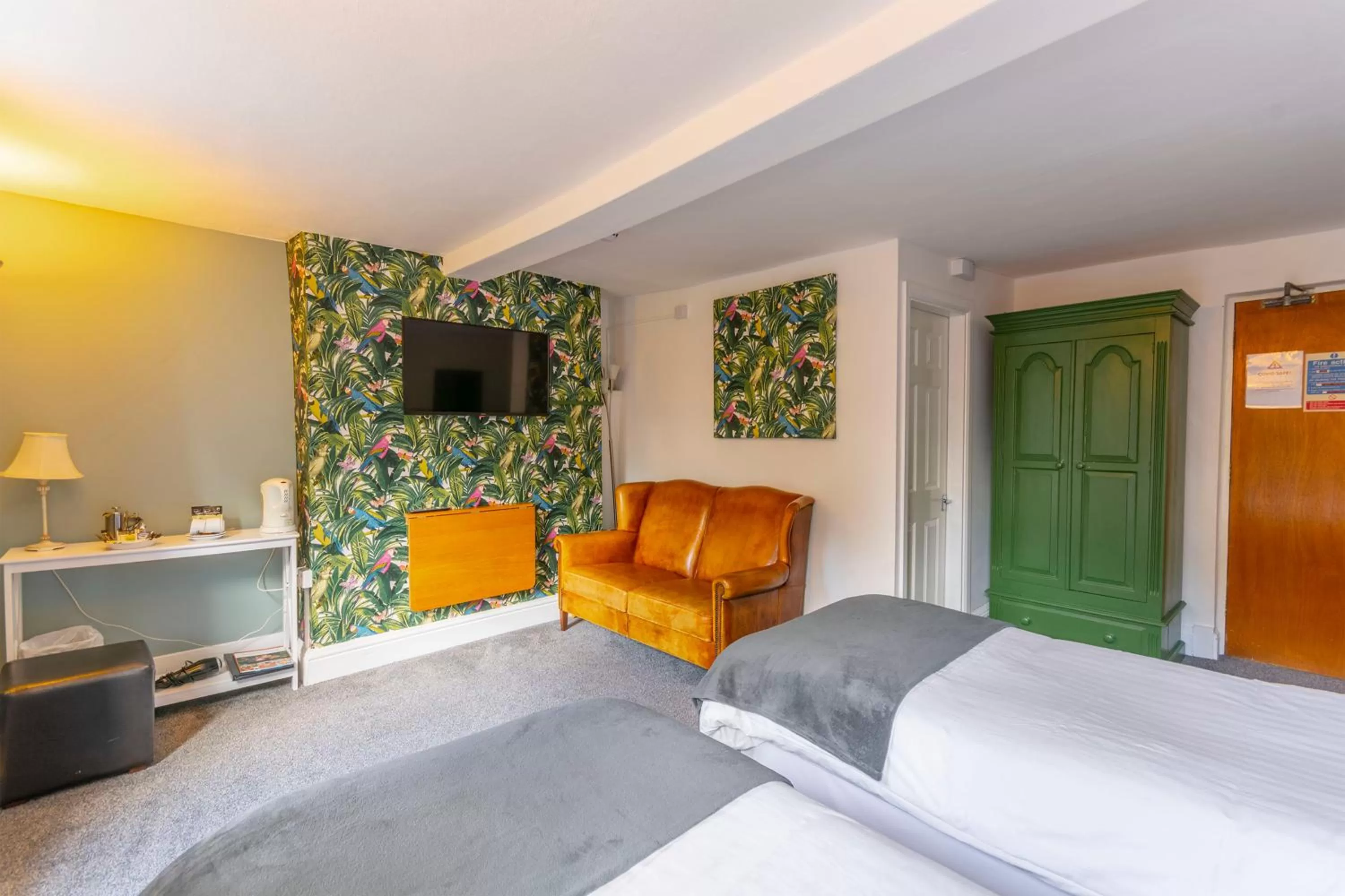 Bedroom, Bed in The Forest Lodge