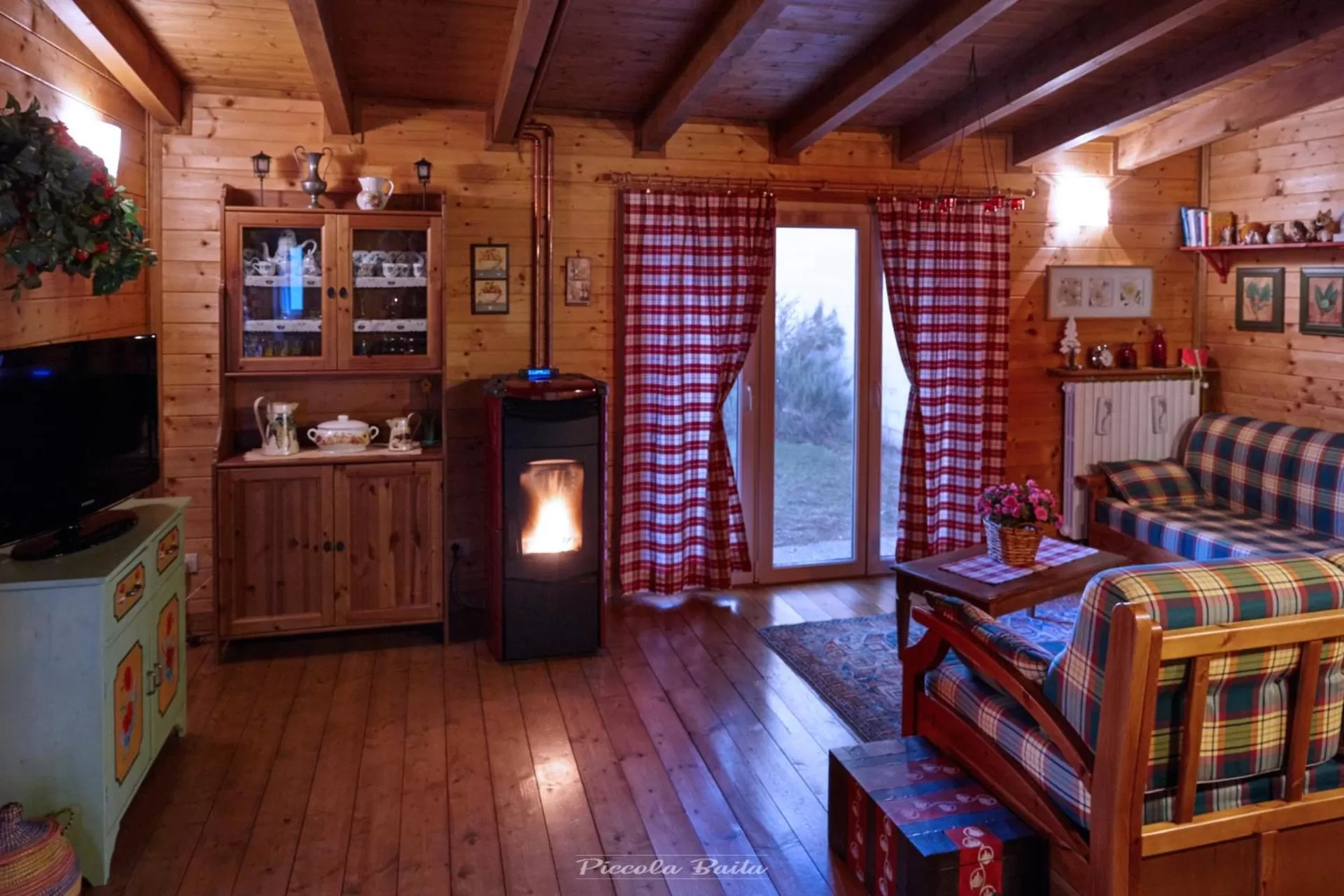 Kitchen or kitchenette in piccola baita