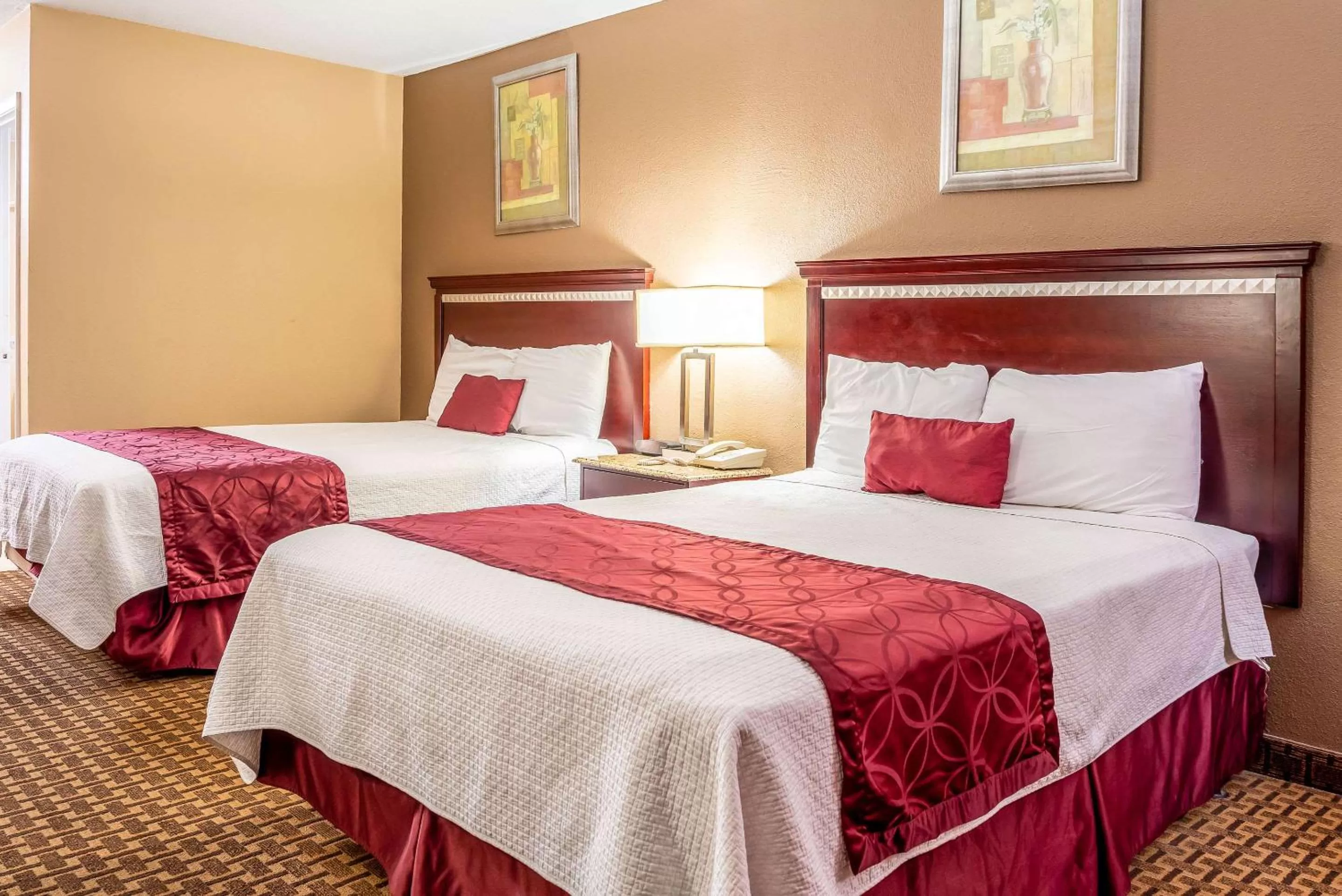 Photo of the whole room, Bed in Rodeway Inn Bushnell