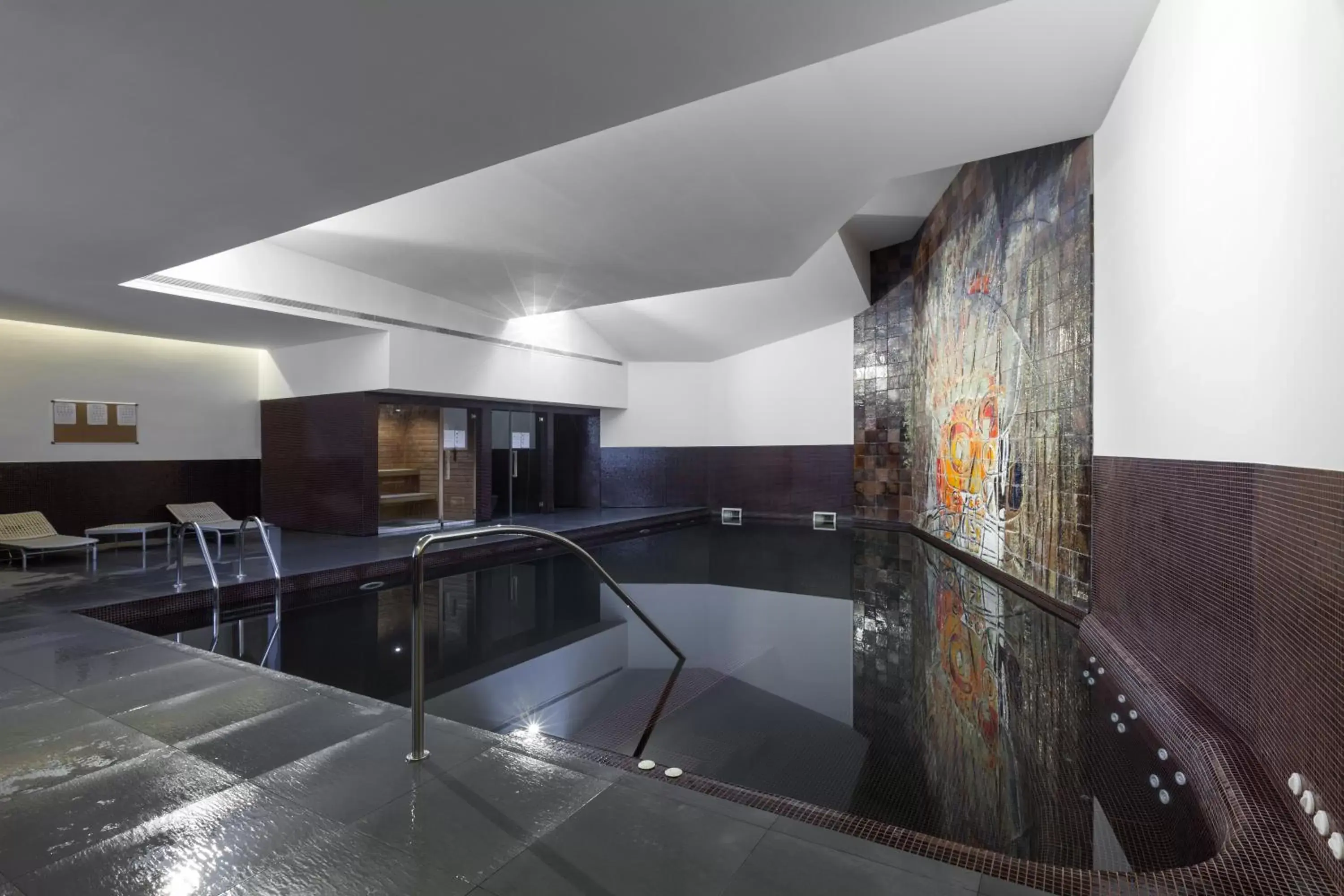 Swimming Pool in Hotel Rali Viana