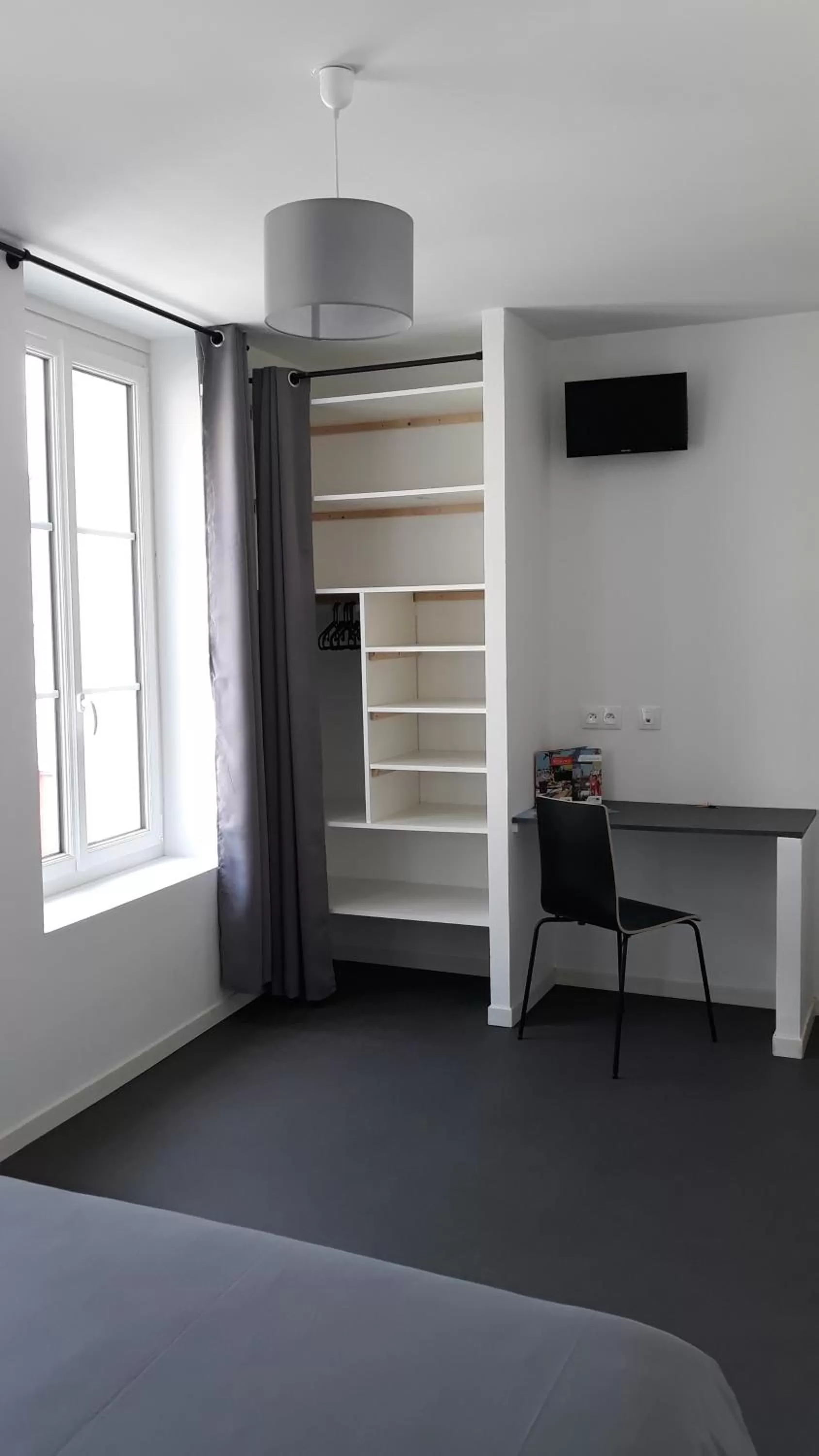 Photo of the whole room, Bed in Les chambres de l'Abbaye