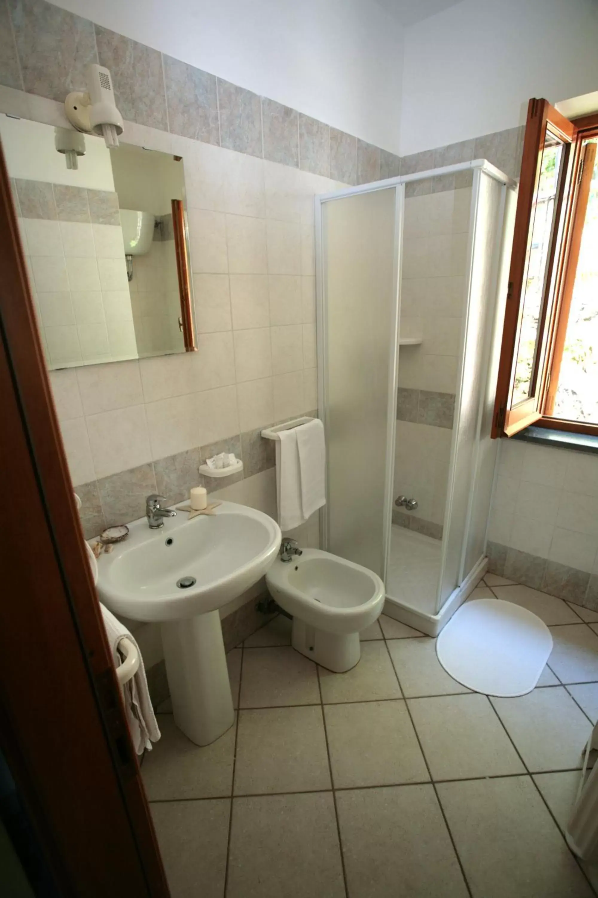 Day, Bathroom in Agriturismo b&b L arancio In fiore