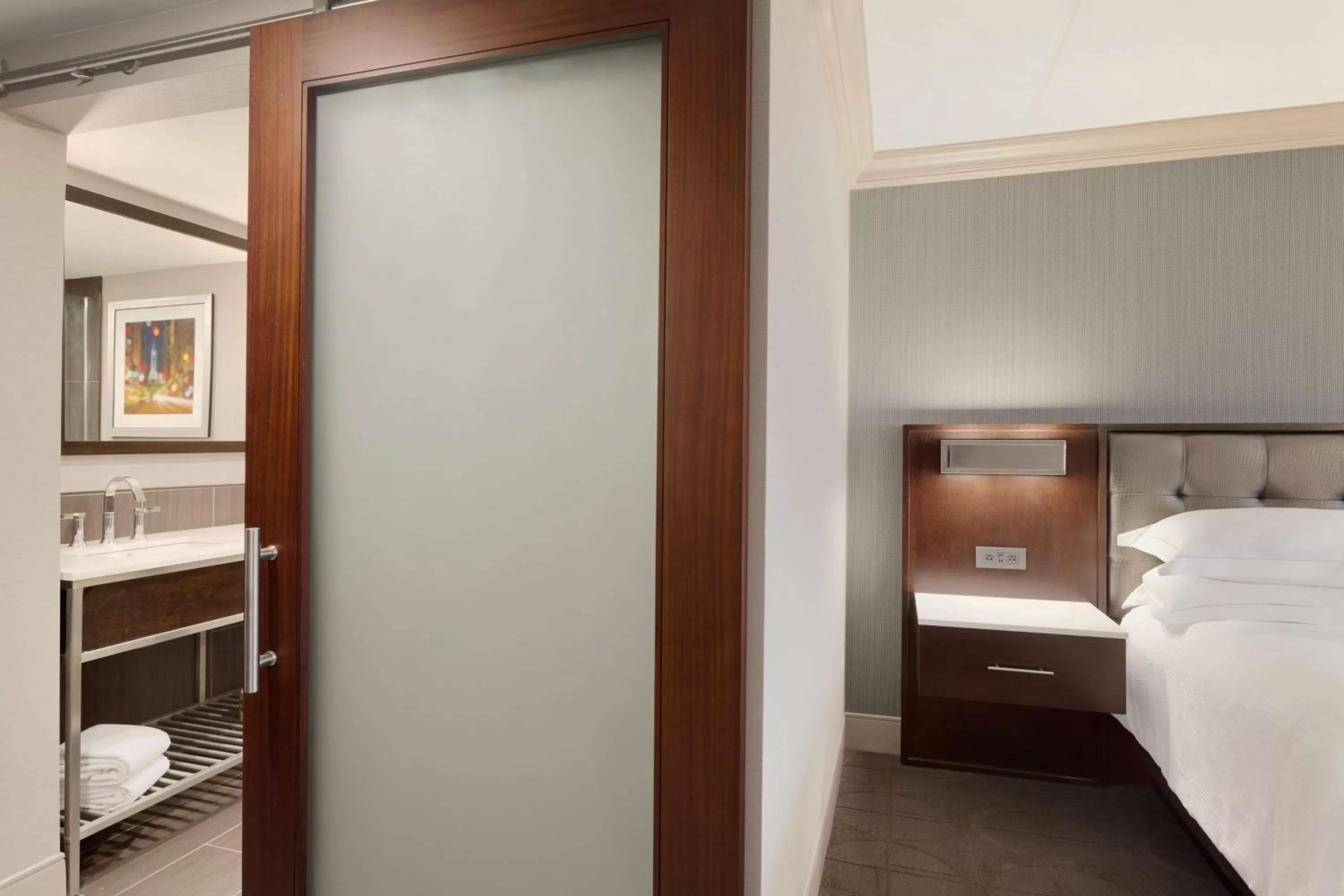 King Room Hear Accessible in Hilton Philadelphia City Avenue