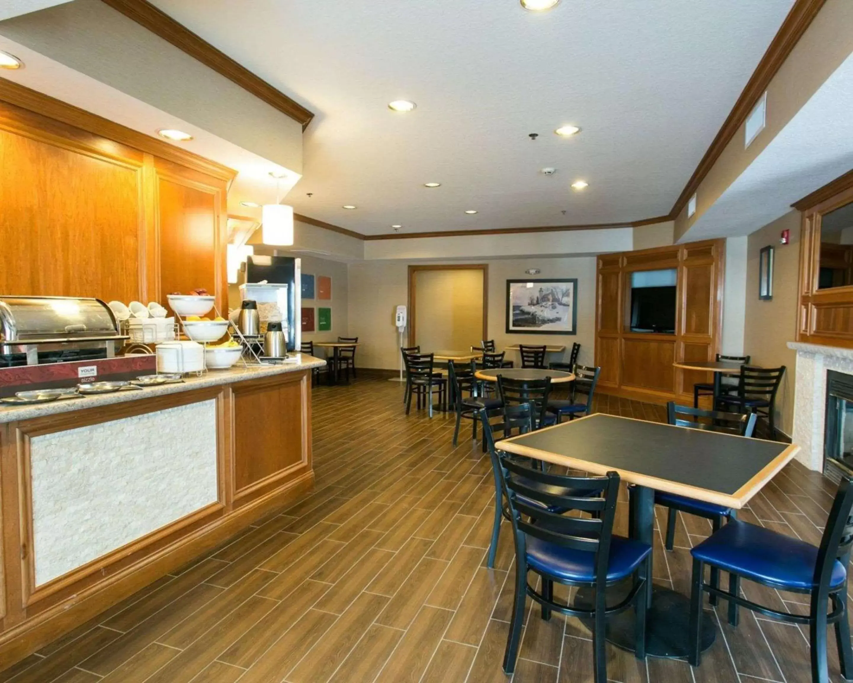 Restaurant/Places to Eat in Comfort Suites Benton Harbor - St. Joseph