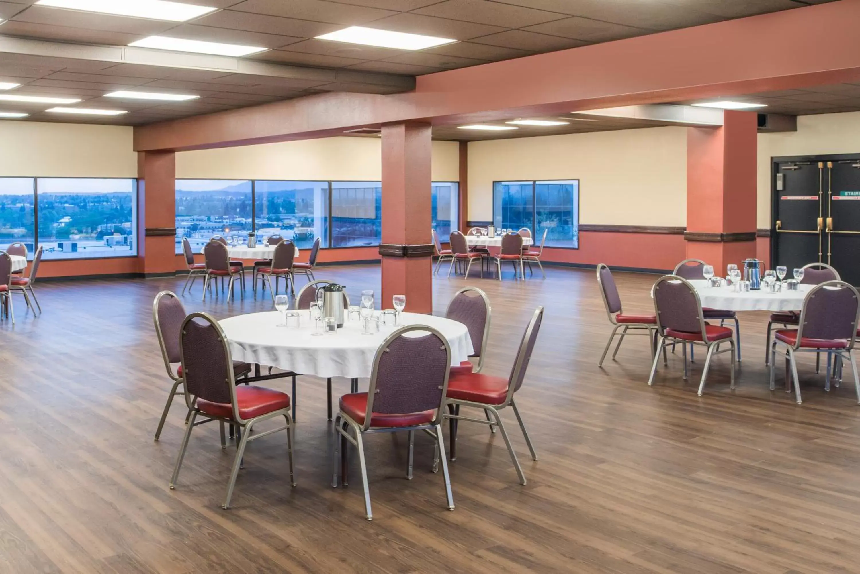 Banquet/Function facilities, Restaurant/Places to Eat in Ramada by Wyndham Downtown Spokane