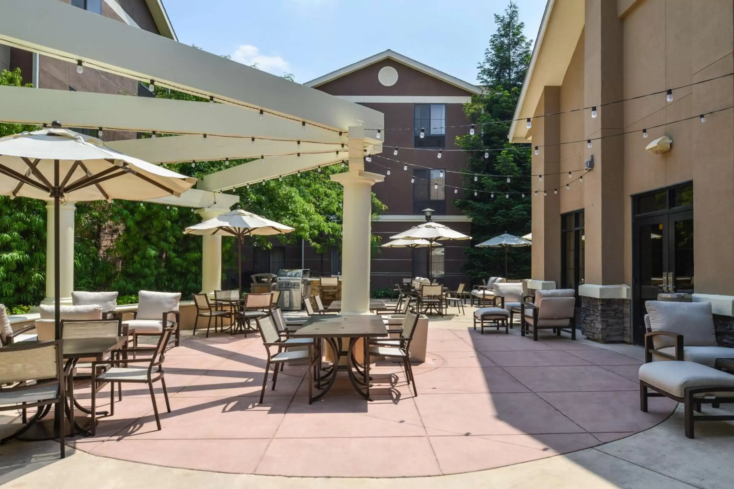 Inner courtyard view, Restaurant/Places to Eat in Homewood Suites by Hilton Fresno